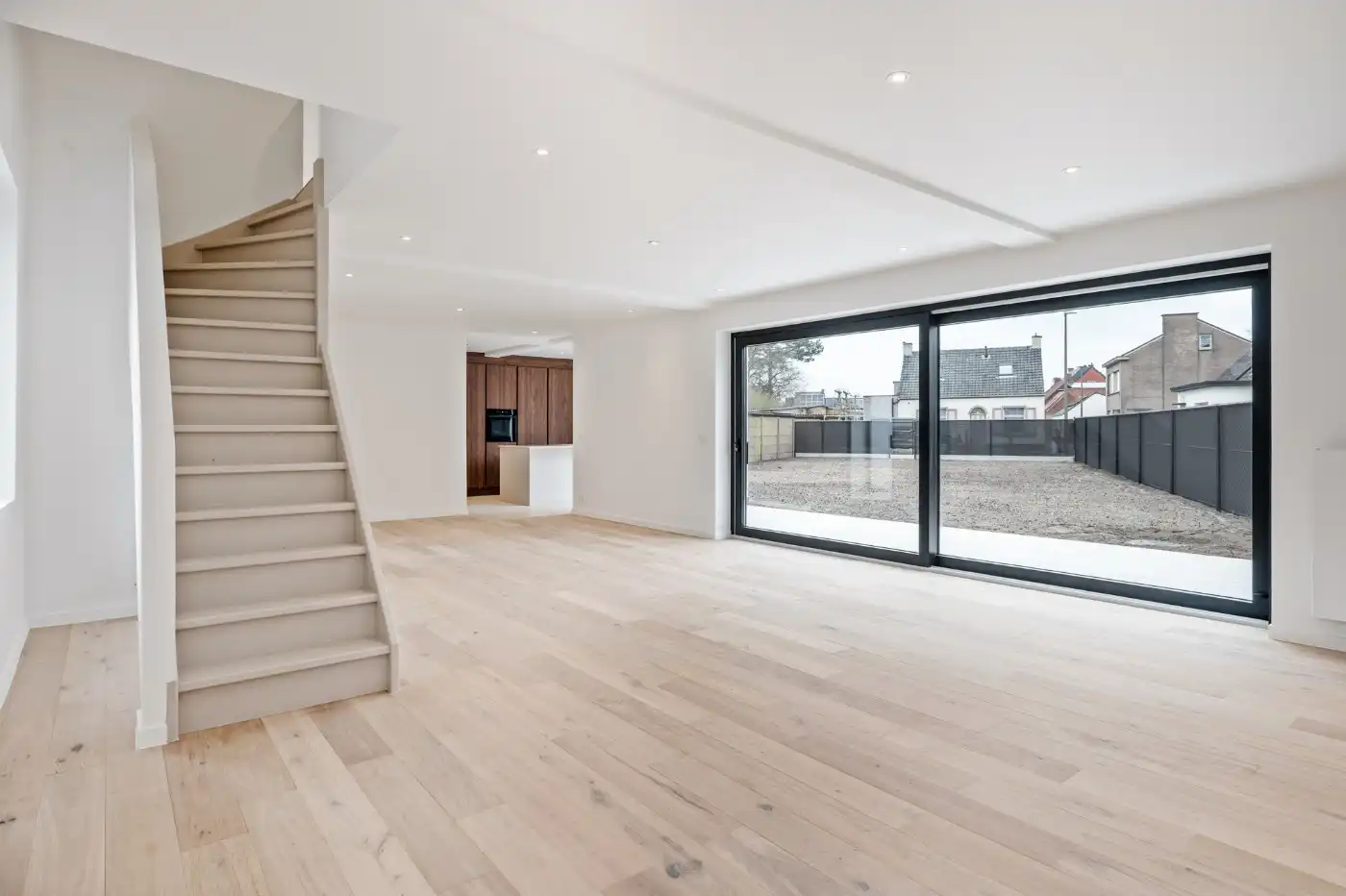 Prachtig gerenoveerde open bebouwing met 3 slpk. en autostaanplaats foto {{pictureIndex}}