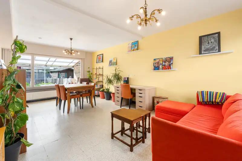Roeselare, Robuuste hoekwoning is toffe wijk &nbsp;met 4 slpks, zonnige tuin en overdekt terras op 267 m² foto 4
