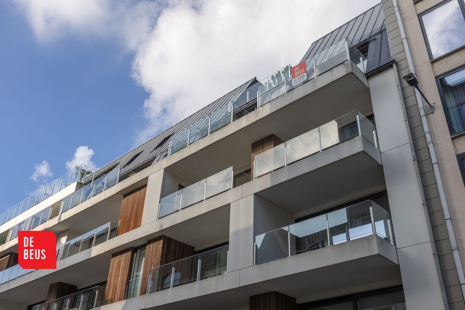 Prachtig appartement met 2 slpk en zonnig terras in jonge residentie foto {{pictureIndex}}