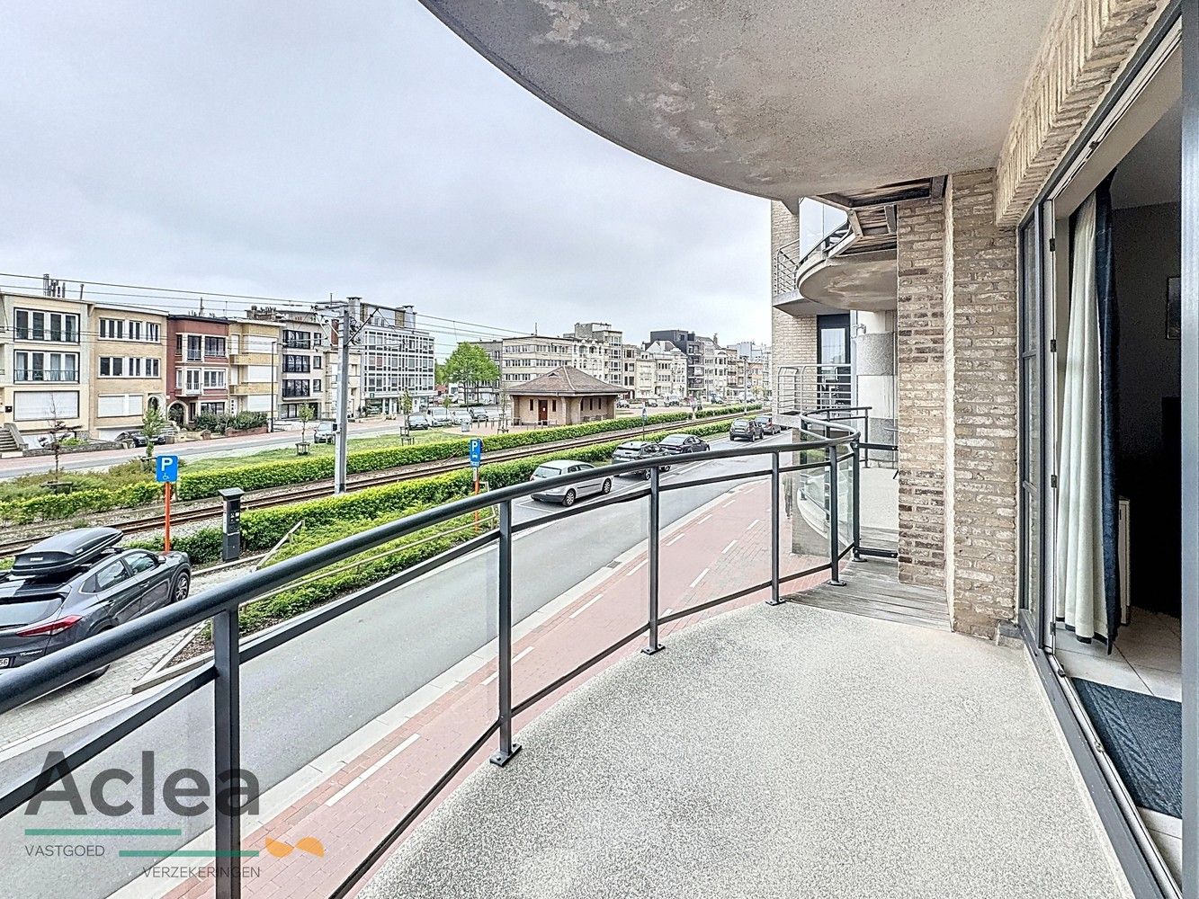 bijzonder ruim appartement met terras foto 10