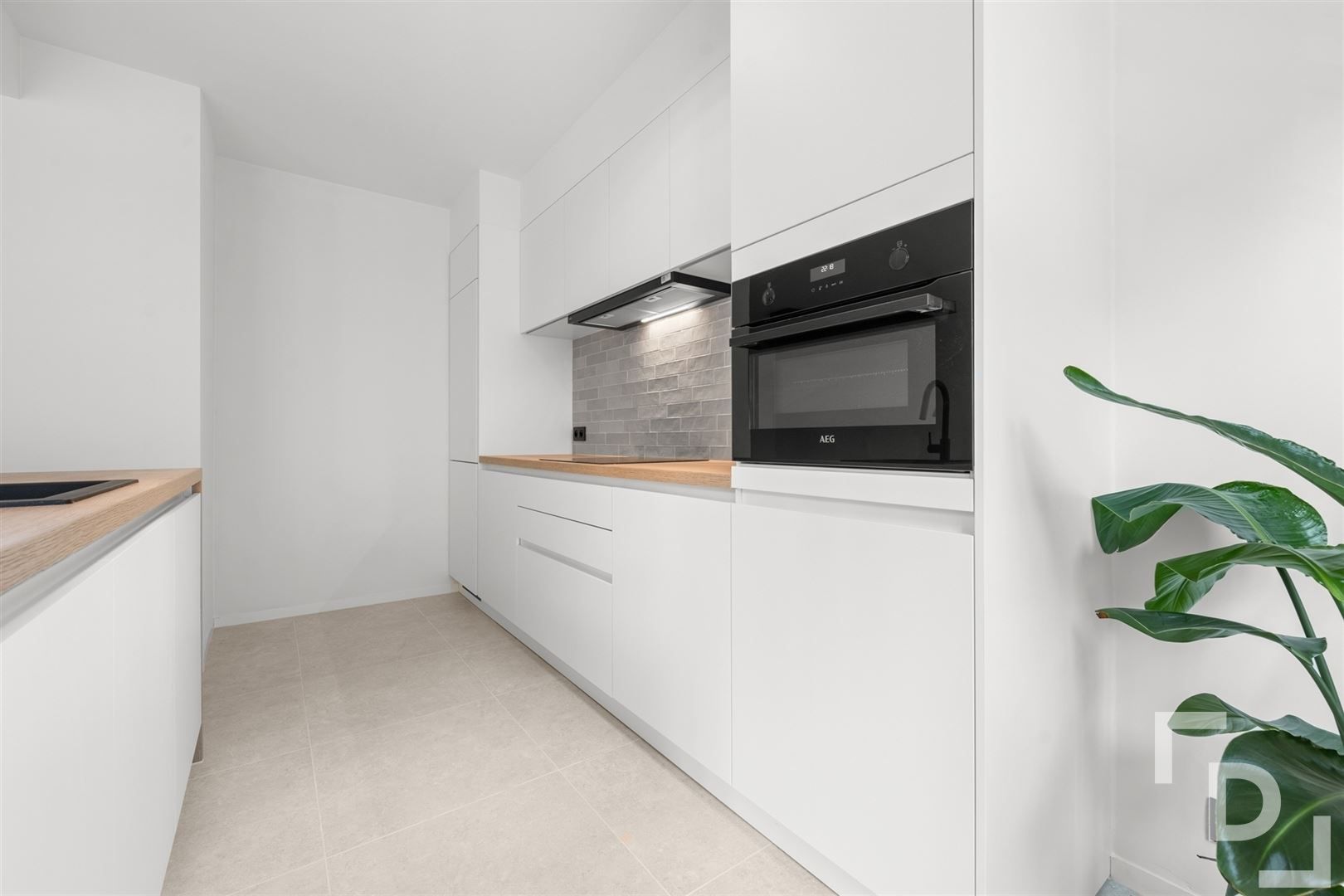 Kwalitatief gerenoveerd appartement in centrum Ieper foto 4