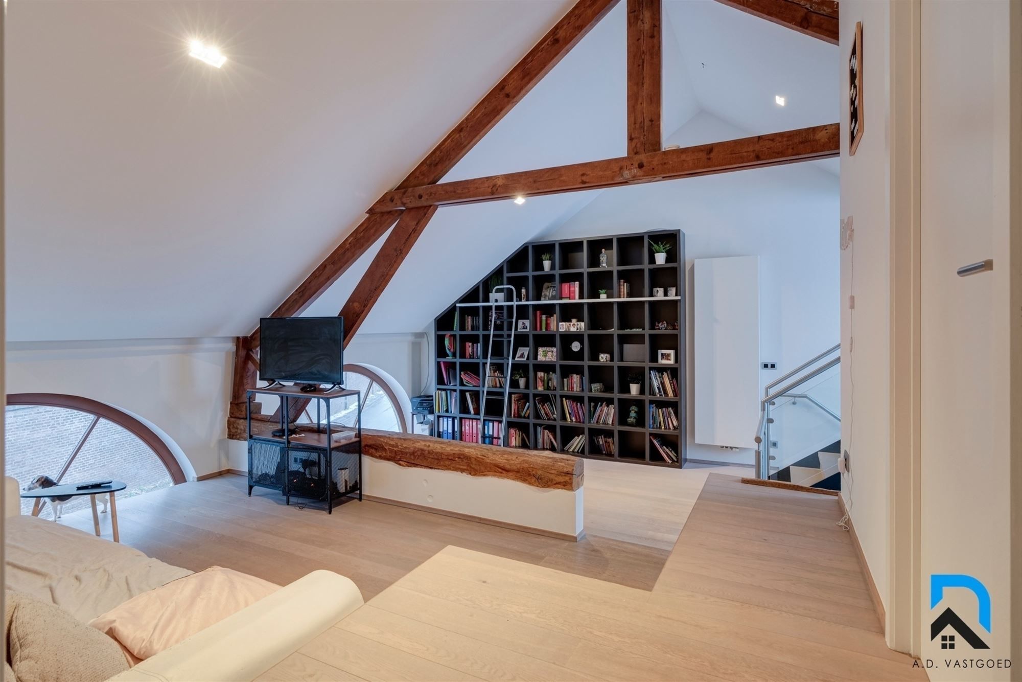 Bijzonder mooi gerenoveerde woning voorzien van 5 slaapkamers foto 15