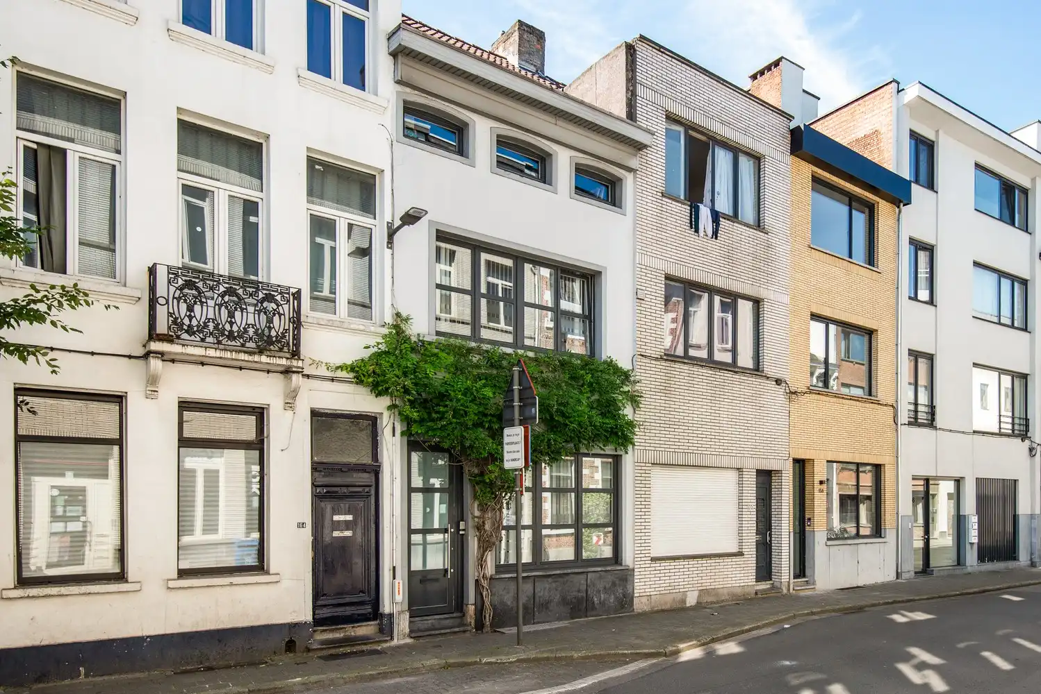 Instapklare woning met gezellige stadstuin foto 27