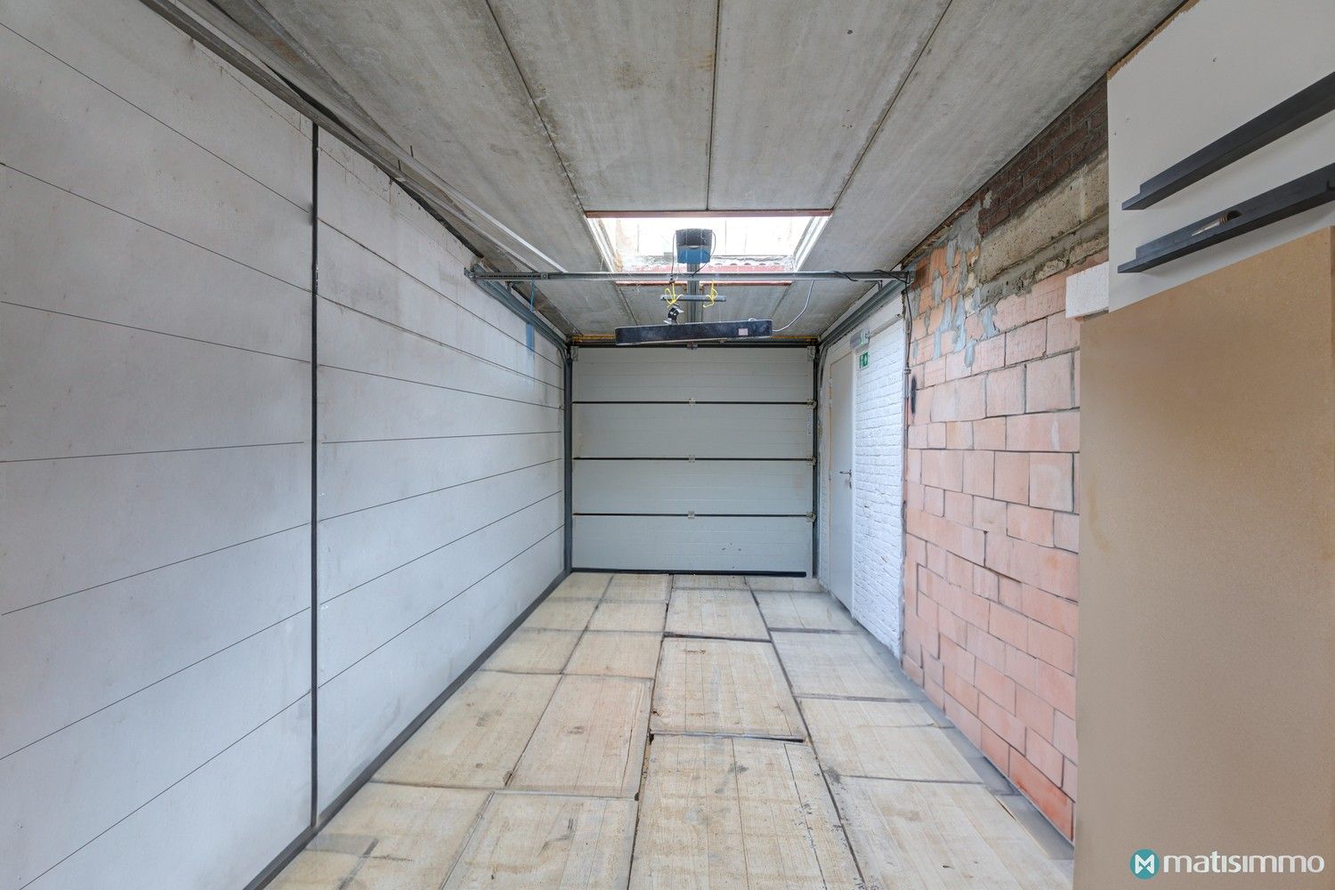 RUIM, DEELS GERENOVEERD DUPLEXAPPARTEMENT MET 3 SLAAPKAMERS, GROOT TERRAS, GARAGEBOX EN AUTOSTAANPLAATS foto 35