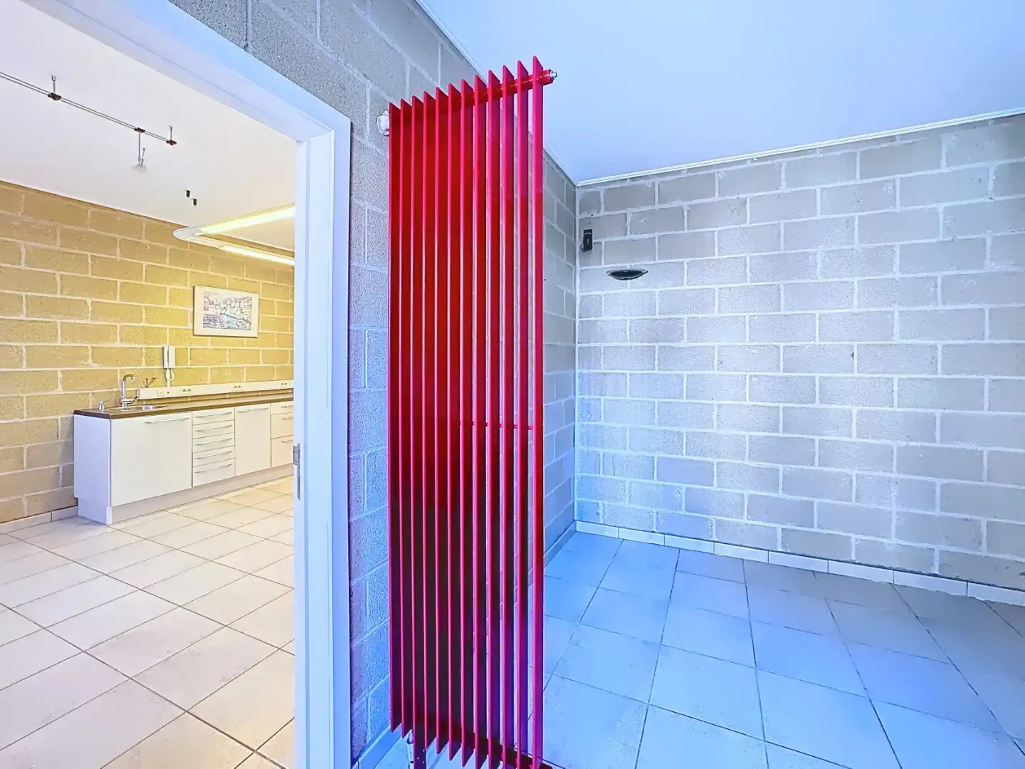 Handelspand/praktijkruimte gelegen in de dorpskern van Merendree foto 3