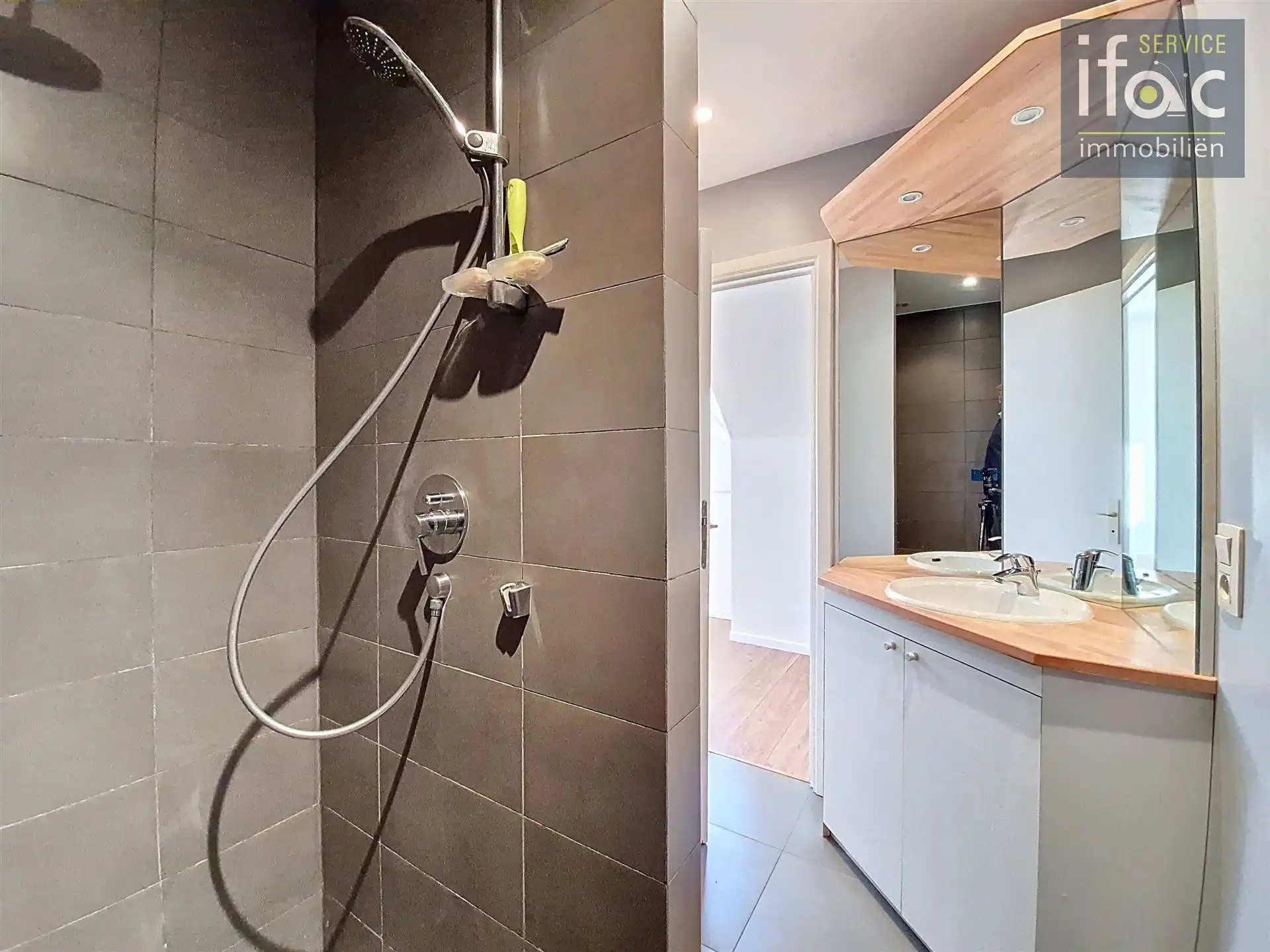 Centraal en rustig gelegen zuid gerichte villa op 11a16ca  foto 19