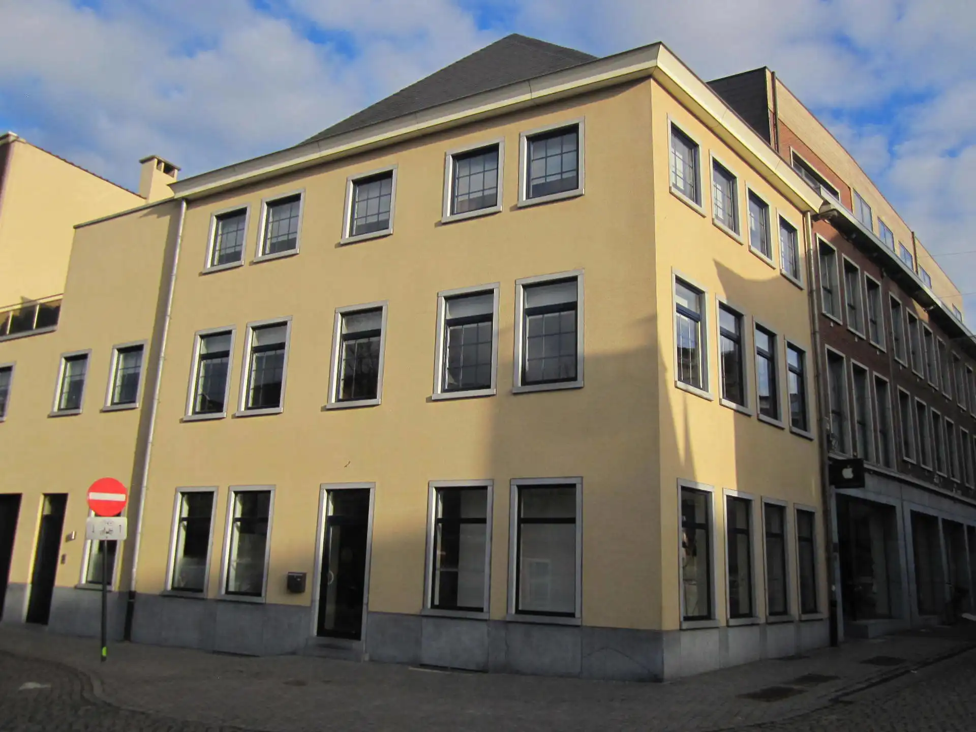 Handelspand te huur in Hasselt, 220 m² foto 2