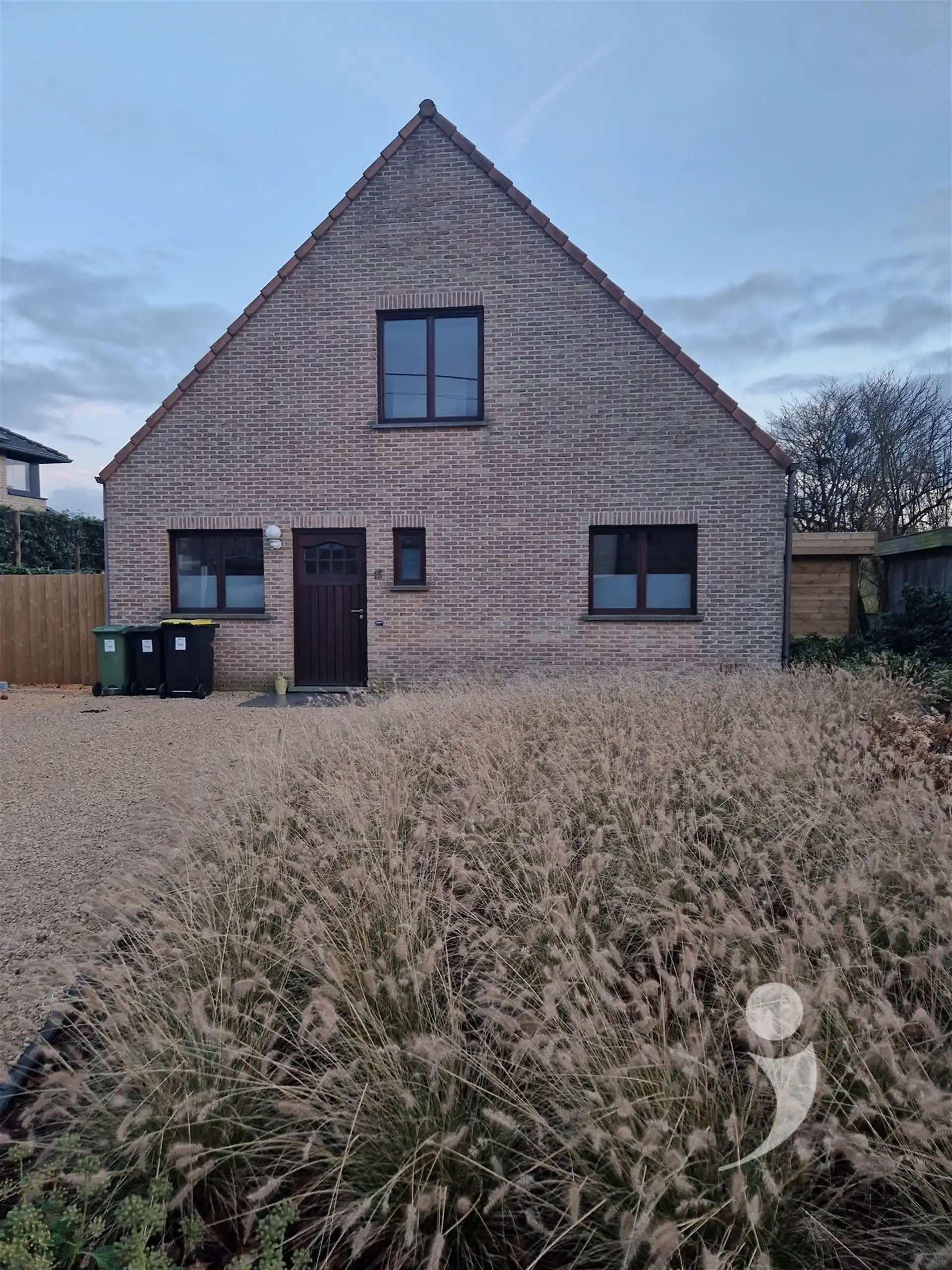 ruime gezinswoning met zonnepanelen en warmtepomp foto 2