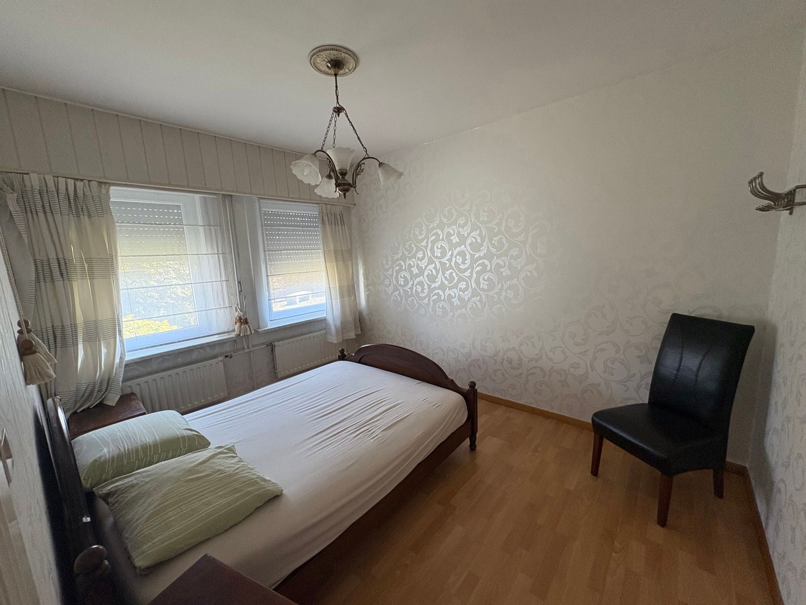Halfopen bebouwing, zeer rustig gelegen, met o.a. 2 slpks foto 3