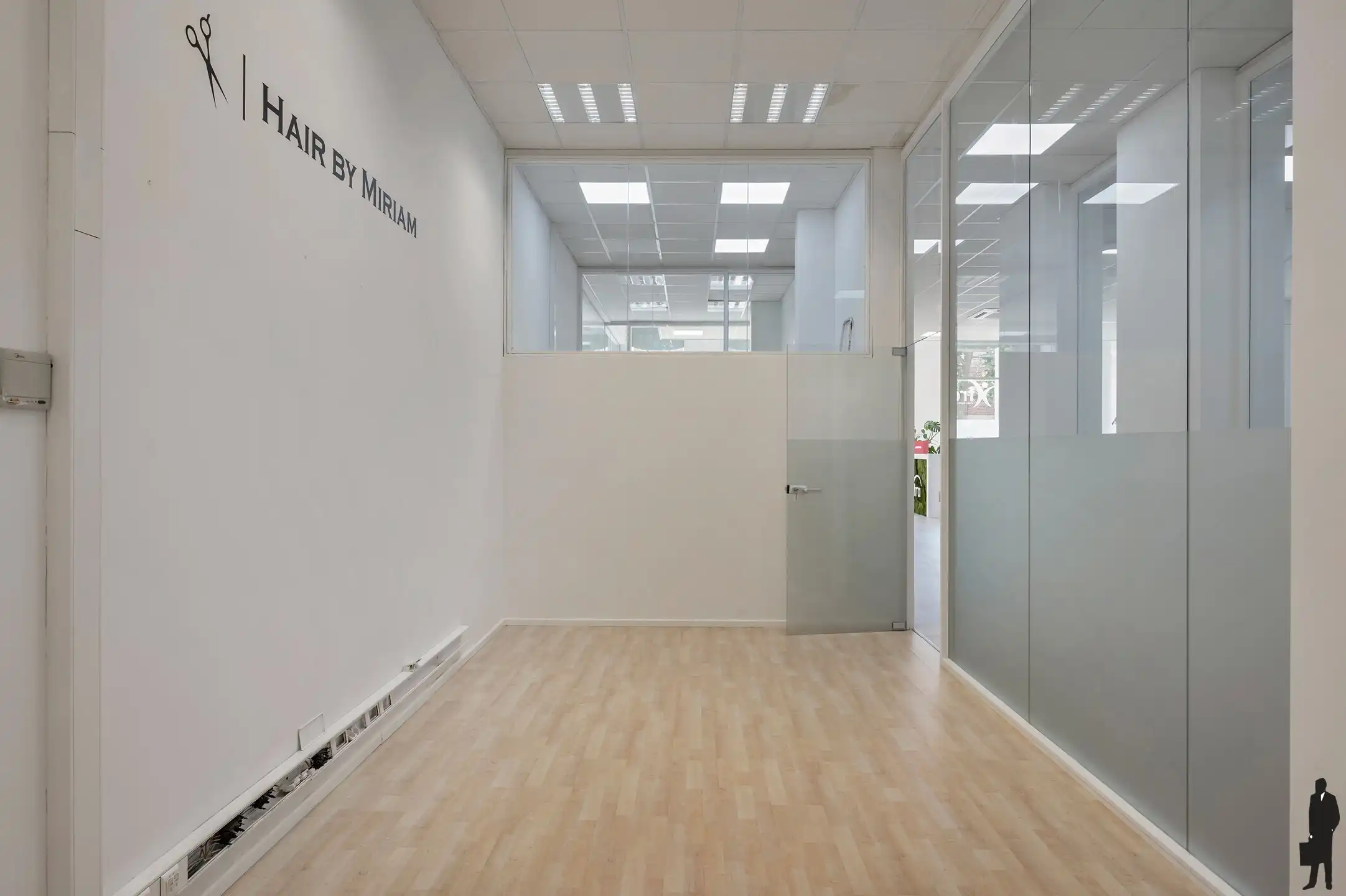 Handelspand/kantoorruimte ca. 228m² met twee staanplaatsen foto 11