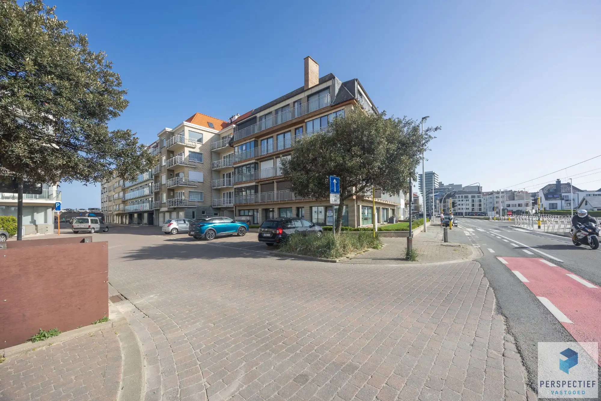 Goed gelegen ruim vernieuwd 2 slaapkamer appartement met terras en grote berging. foto 29