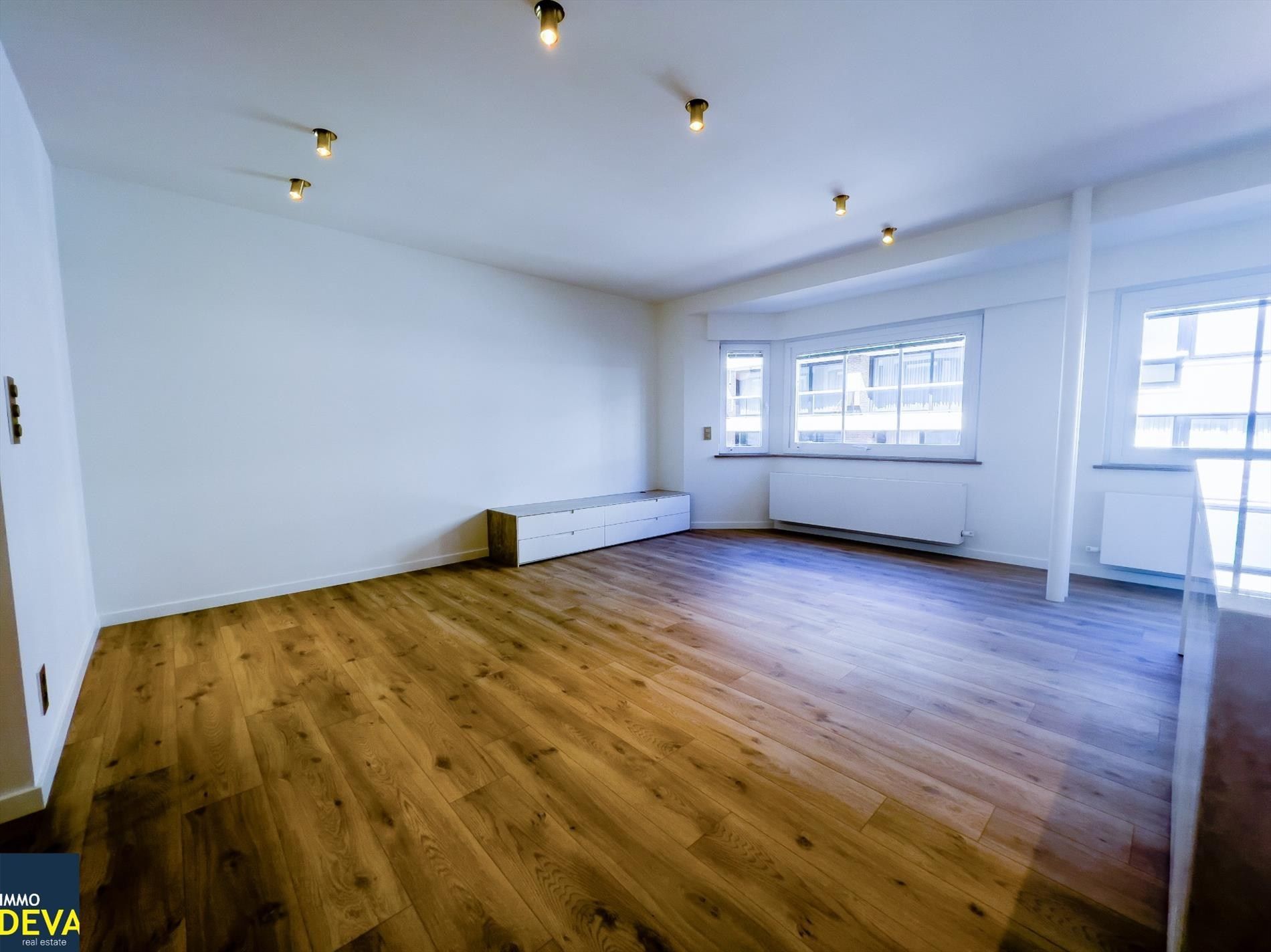 Gerenoveerd appartement met twee slaapkamers vlakbij bij de Dumortierlaan en het Lichttorenplein. foto 4
