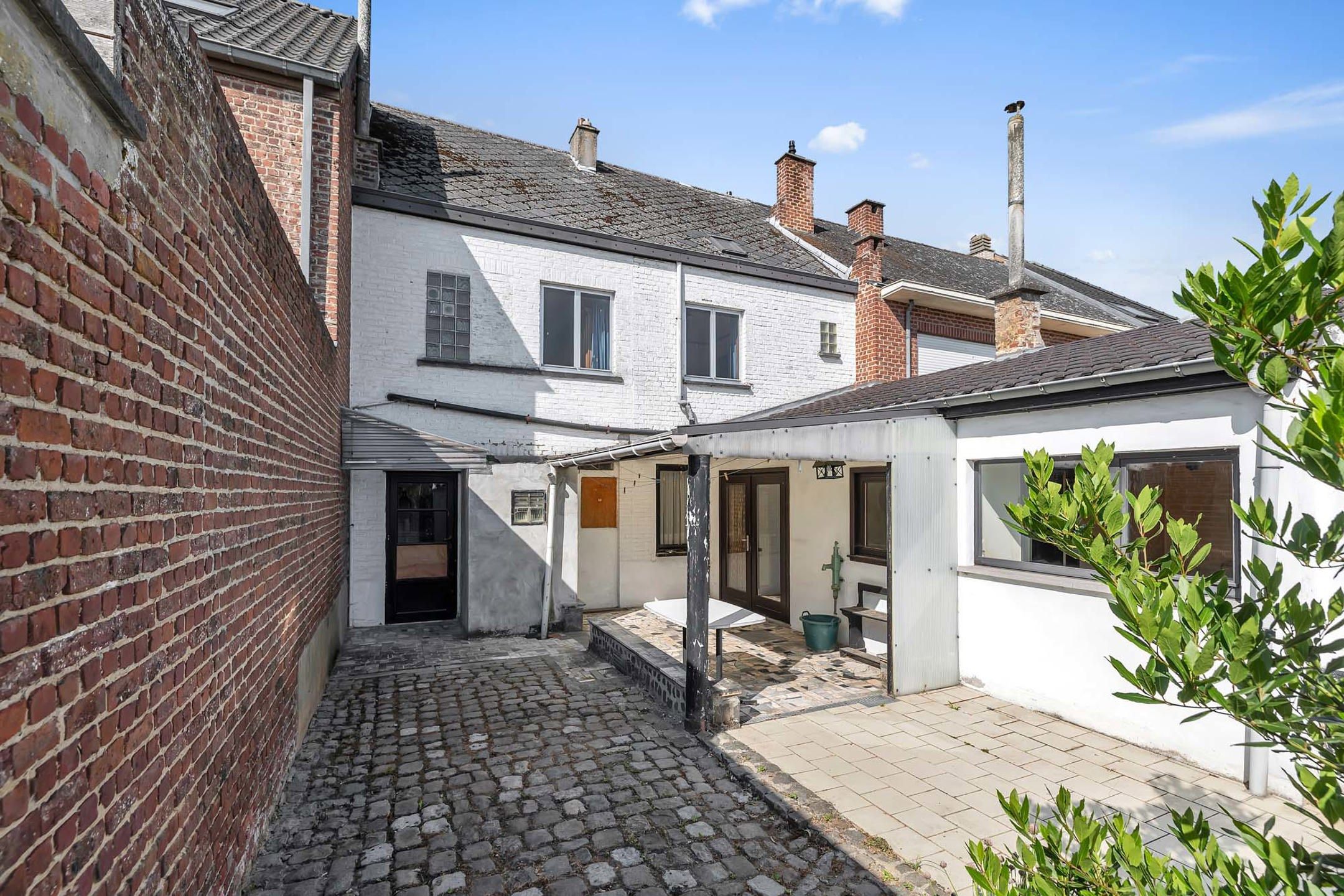 Ruime te renoveren woning op toplocatie foto 27