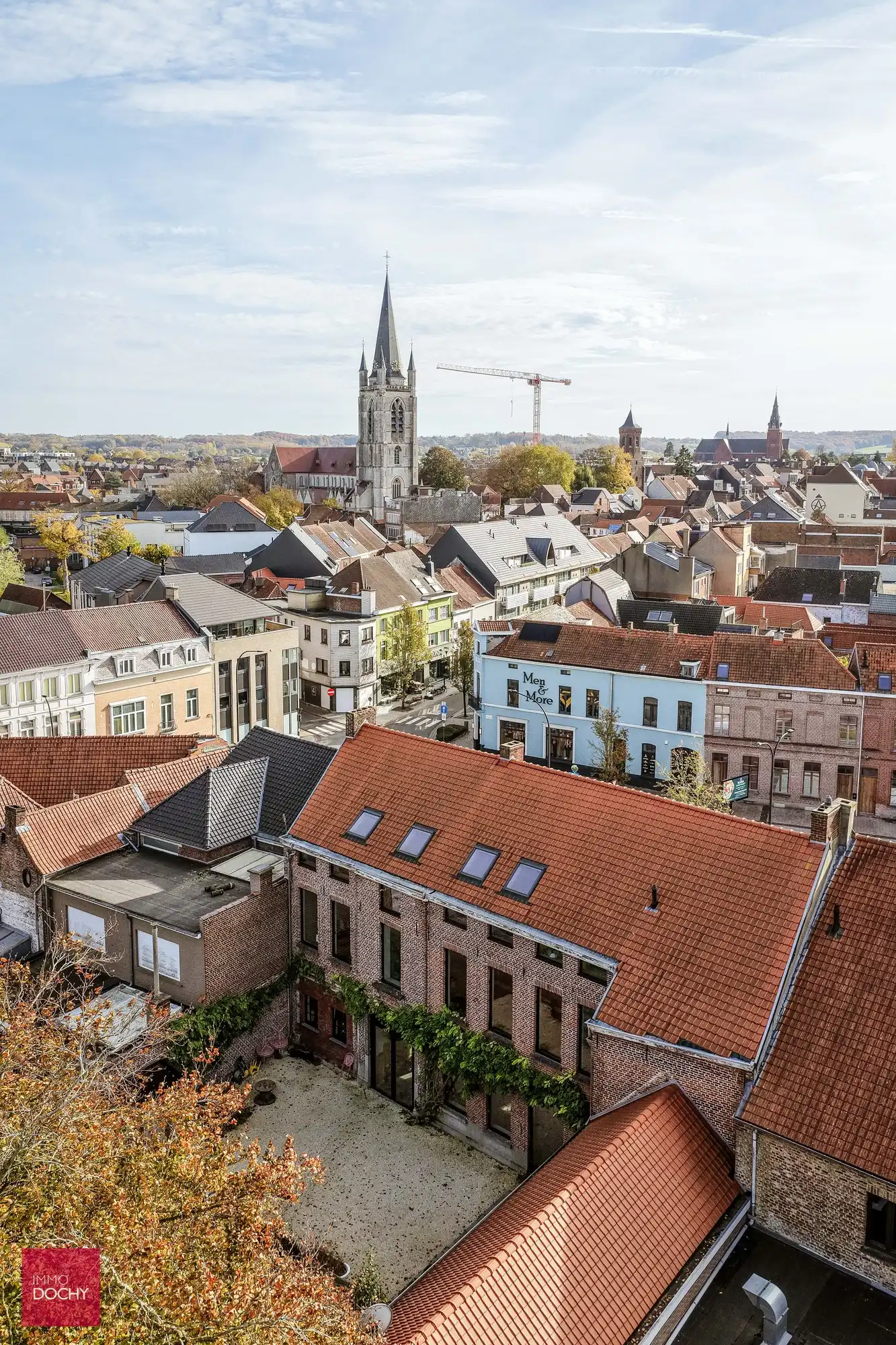Ruime gerenoveerde stadswoning met karakter foto 5
