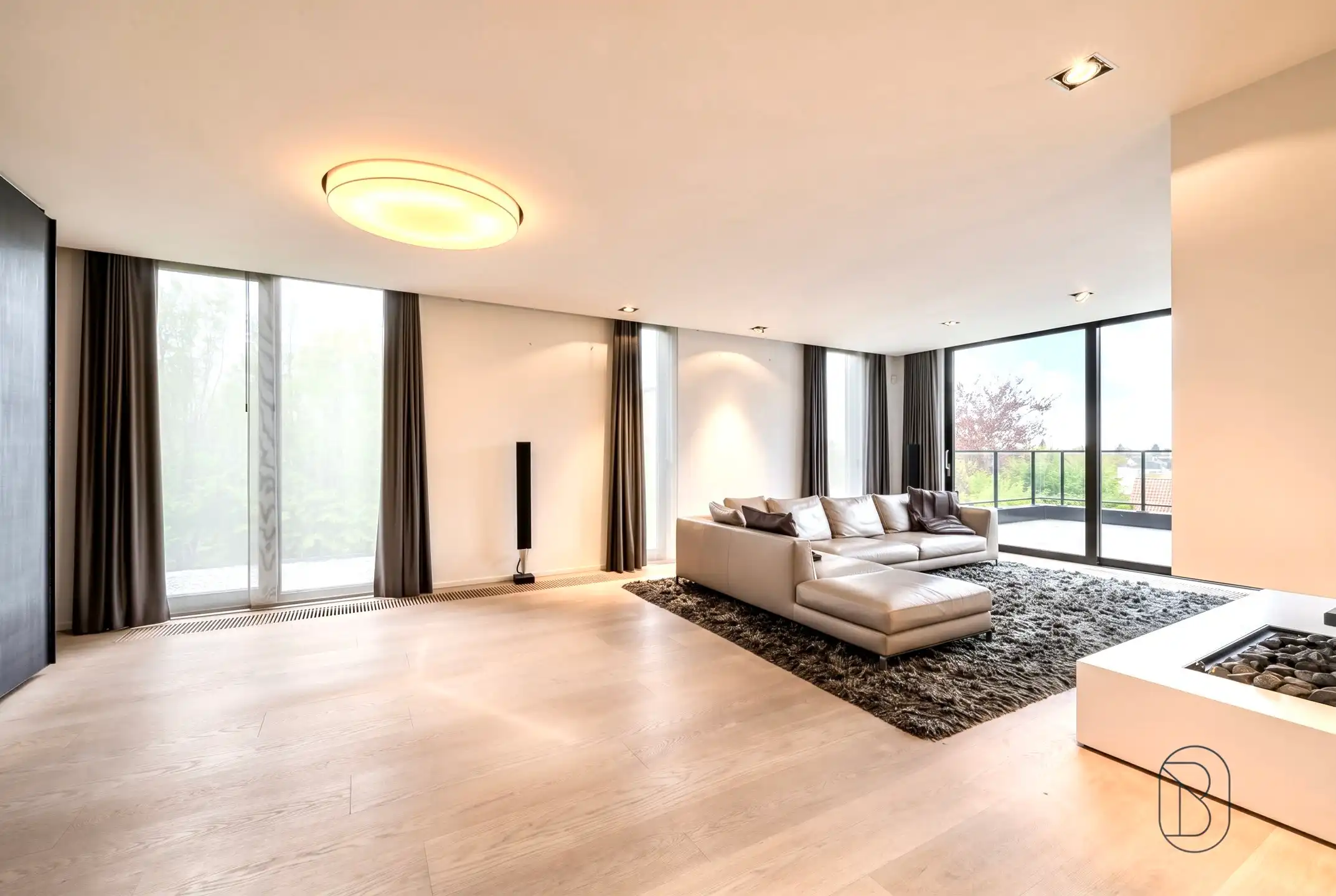 Topgelegen lichtrijke penthouse met prachtig terras foto 11