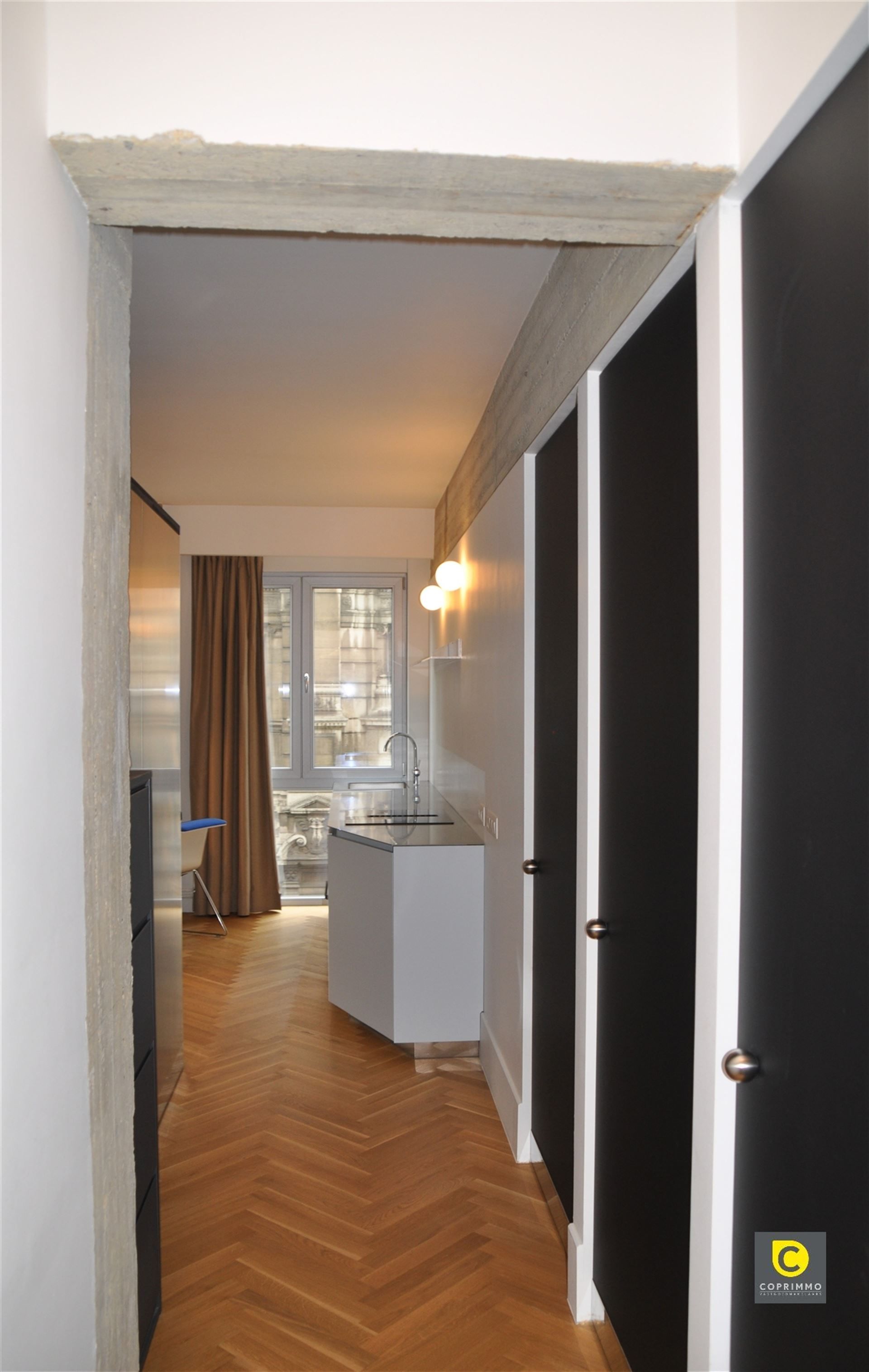 Gemeubelde designstudio op topligging aan het Mechelsplein foto 17