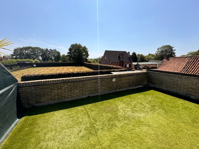 Gezellig appartement met 1 slaapkamer, groot zonnegericht terras + garage. foto {{pictureIndex}}