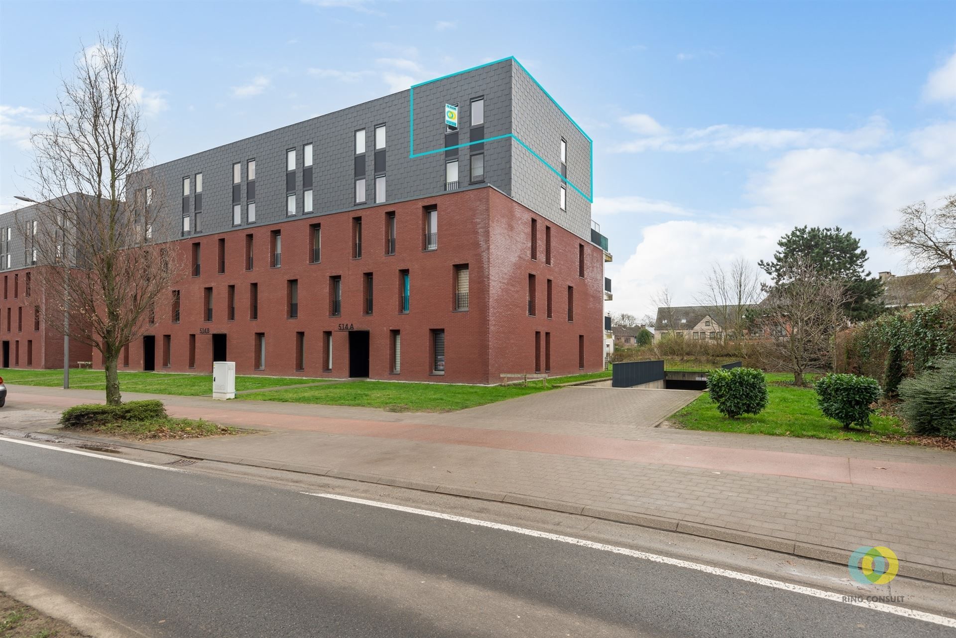 appartement met twee slaapkamers en een terras foto 14