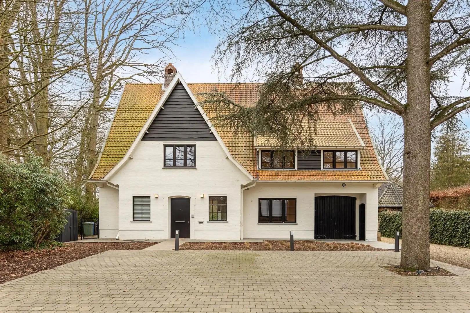 Uitzonderlijke villa bij het dorpscentrum en het park foto {{pictureIndex}}