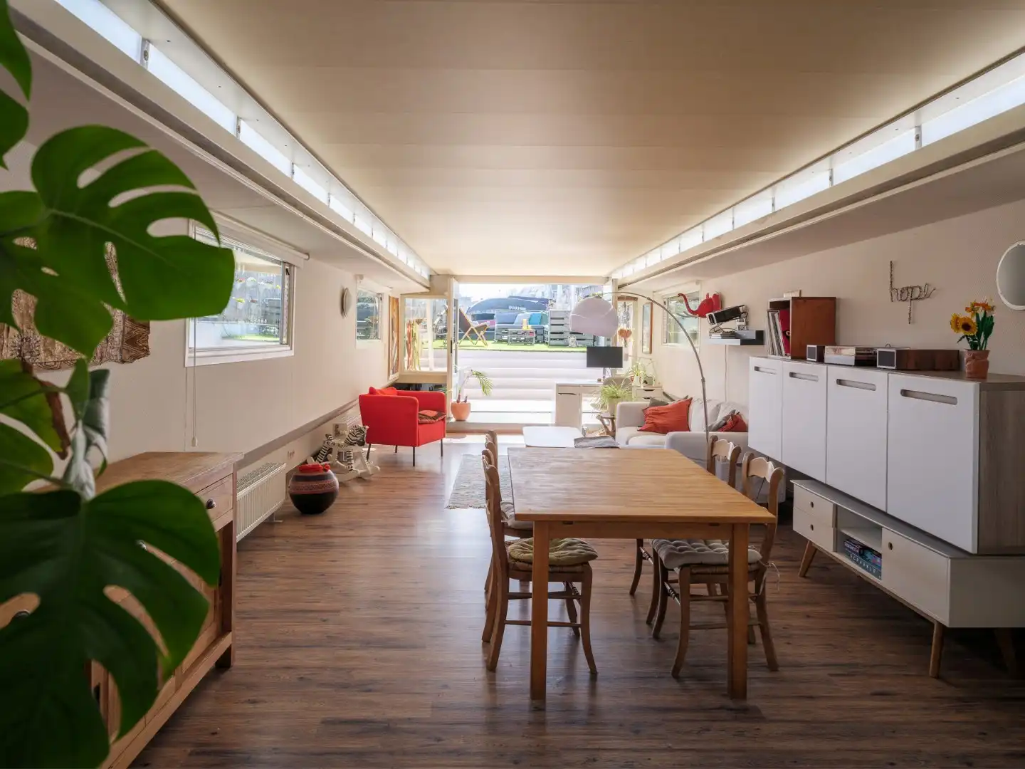 Uniek wonen op het water op een toplocatie in Gent foto {{pictureIndex}}