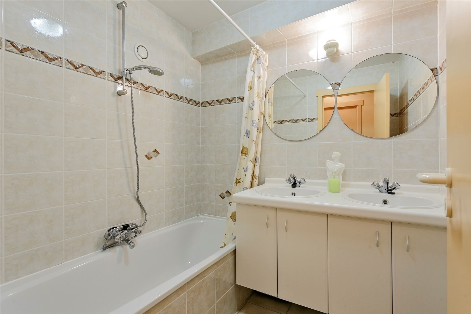 VERZORGD GEMEUBELD APPARTEMENT foto 18