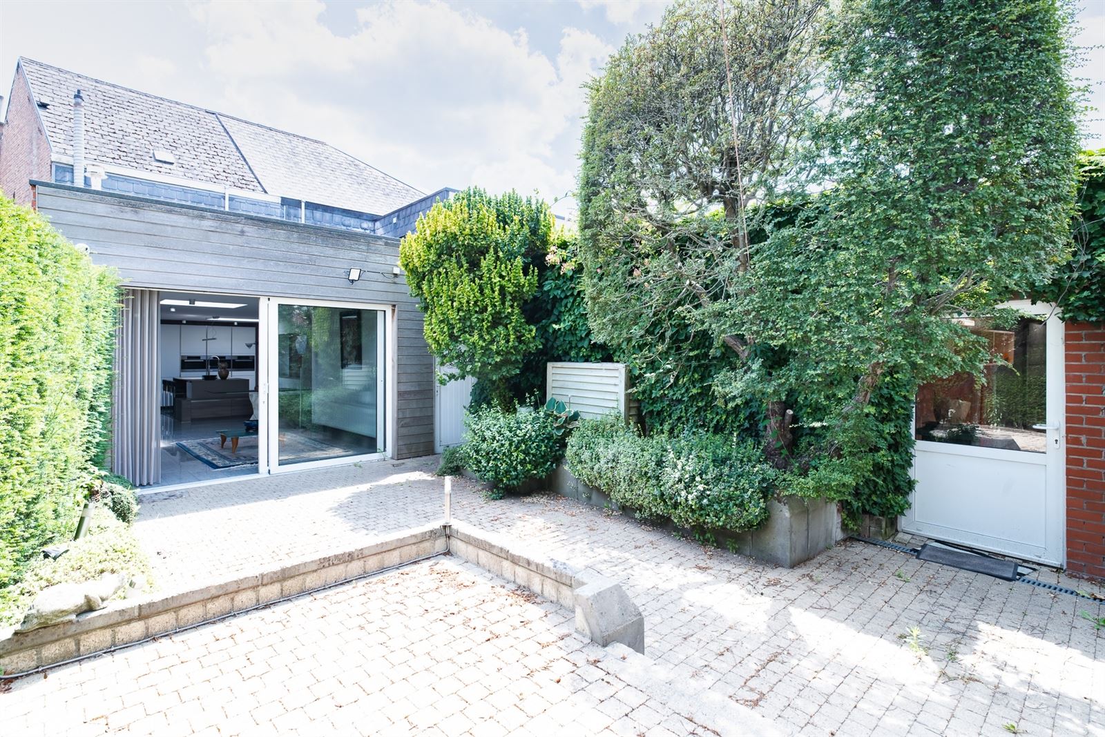 Instapklare woning met handelsruimte te Brakel! foto 11