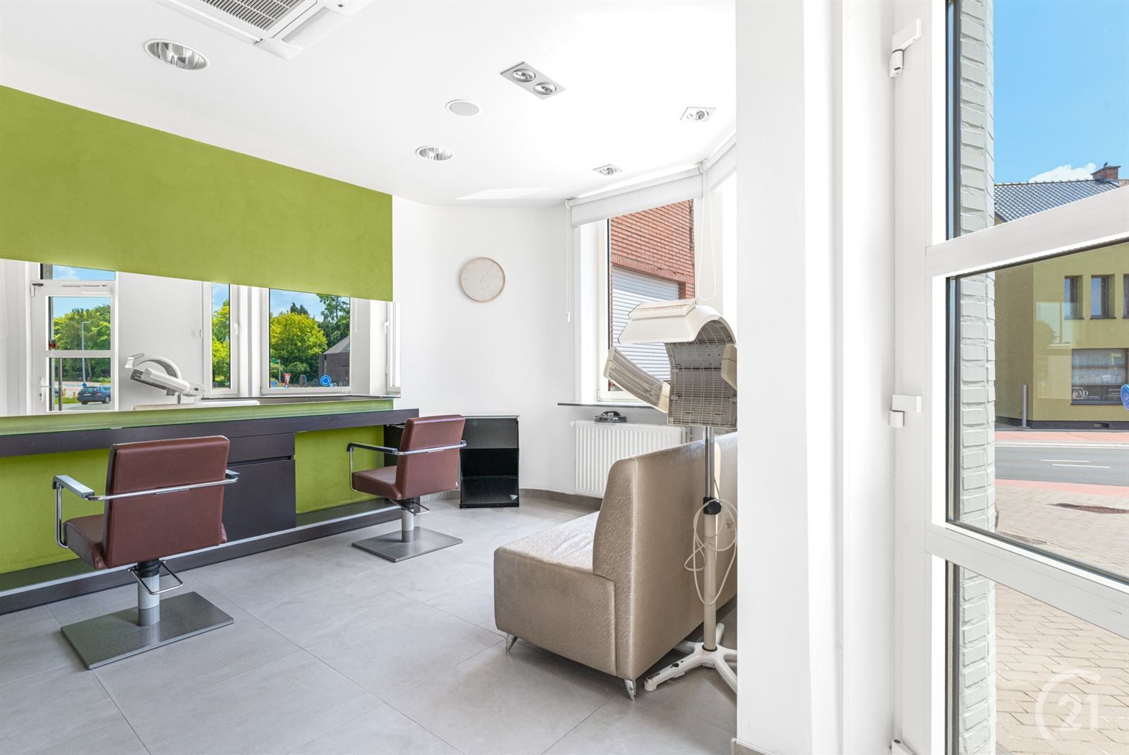 Instapklare woning met handelsruimte te Brakel! foto 11