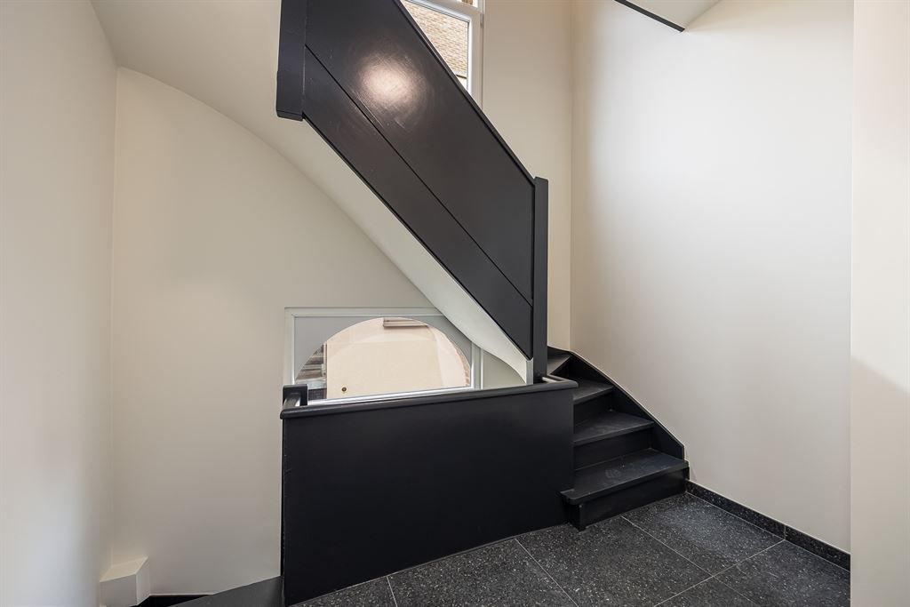 gerenoveerd appartement met zonnig terras foto 17