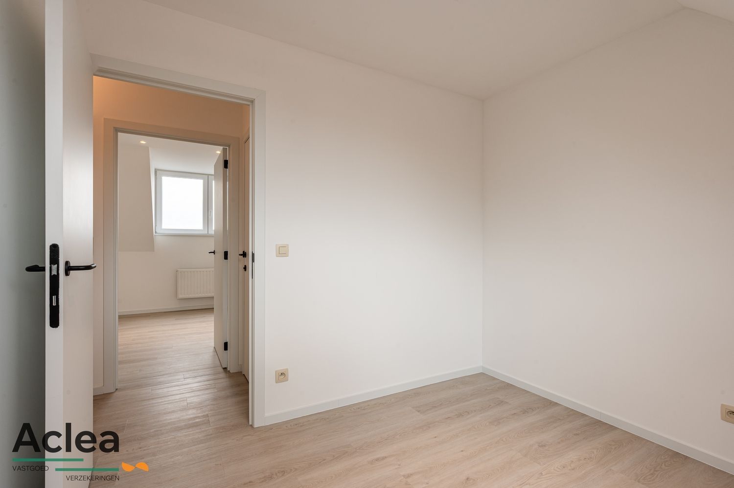 Volledig gerenoveerde woning met 2 slpks foto 21