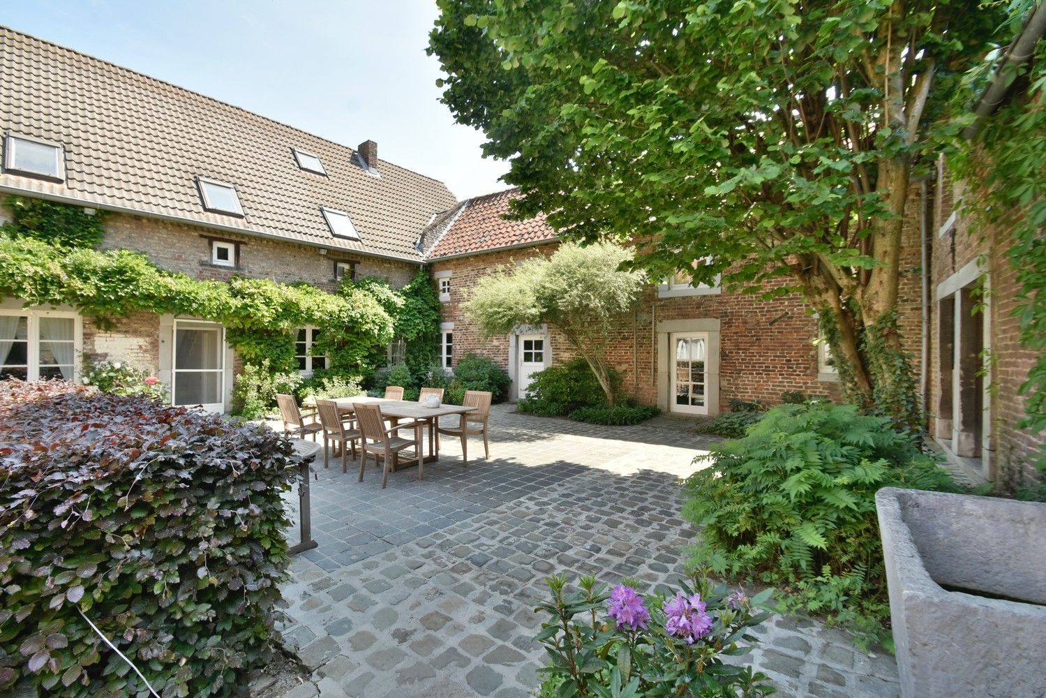 Uniek gerenoveerde riante hoeve met guesthouses en boordevol potentieel op een idyllische, natuurrijke locatie te Tongeren foto 2