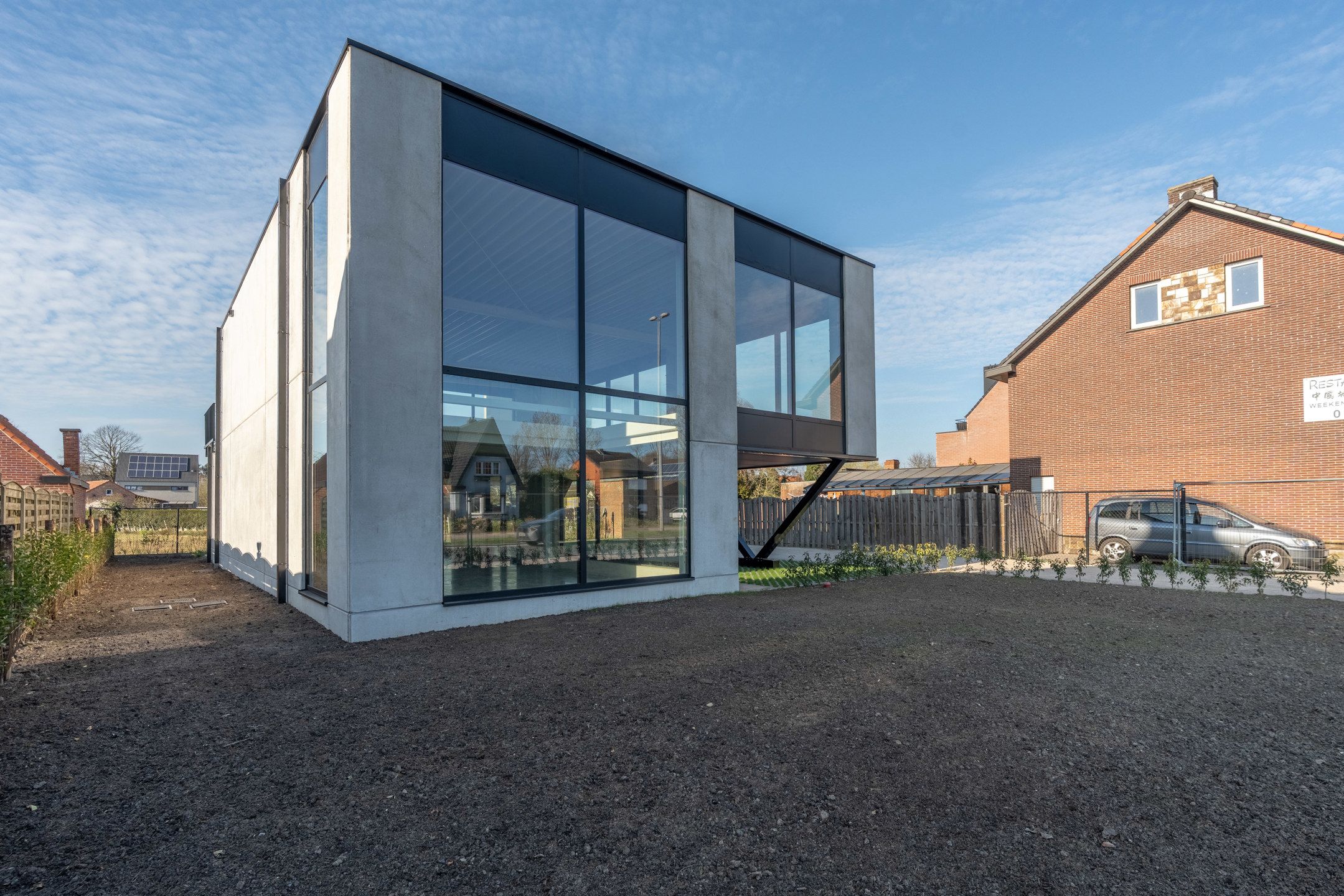 Nieuw handelspand van 245 m² met 5 pp op perceel van 605 m² foto 5
