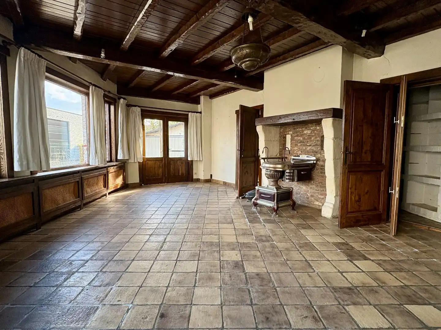 Te renoveren woning met 233m², garage, tuin en vele slaapkamers. foto 11