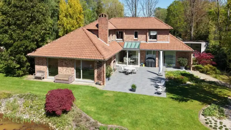 Exclusief gelegen villa van 345m² op 30 are met grote vijver foto 26