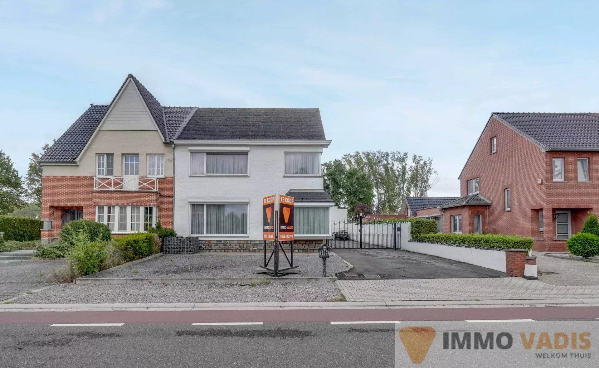 Hoofdfoto van de publicatie: Ruime halfopen bebouwing op rustige locatie