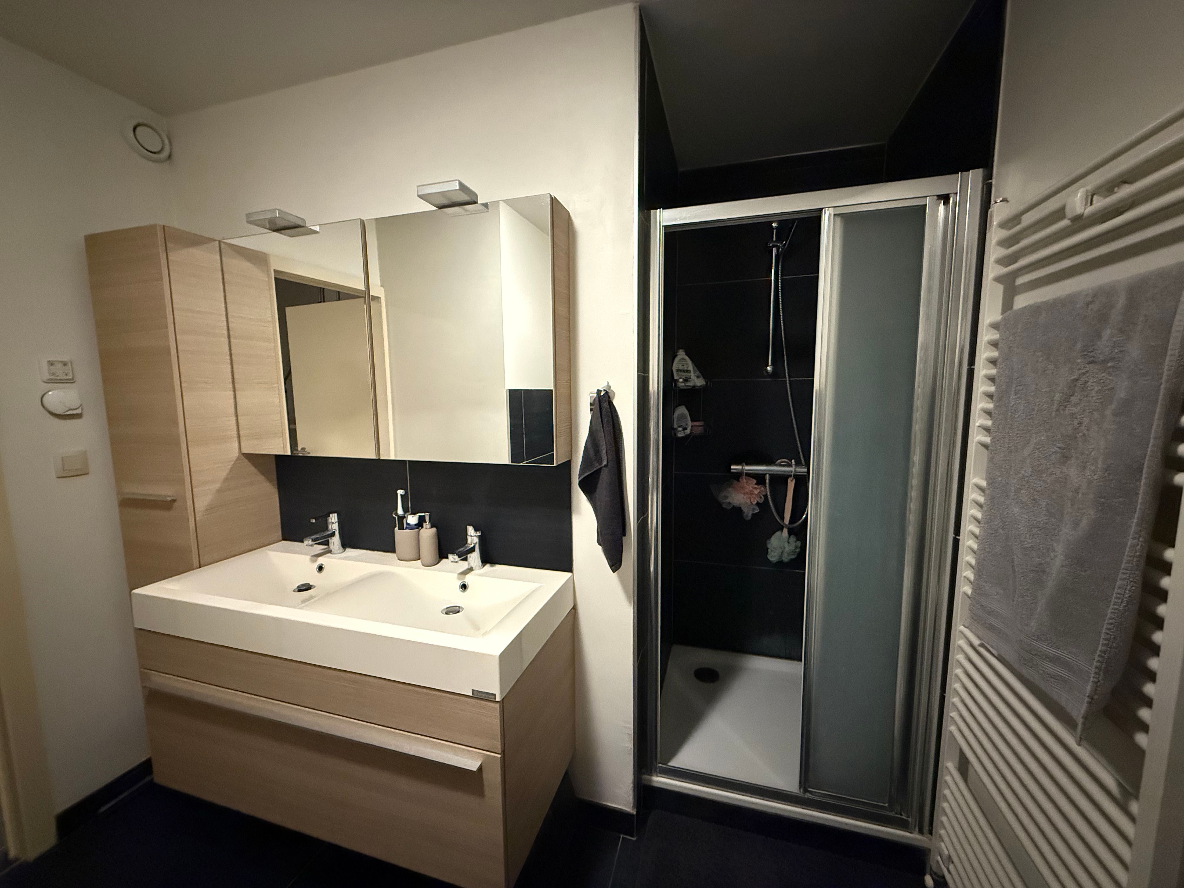 Ruim, energiezuinig triplex-appartement met terras in het hart van Lanaken foto 14