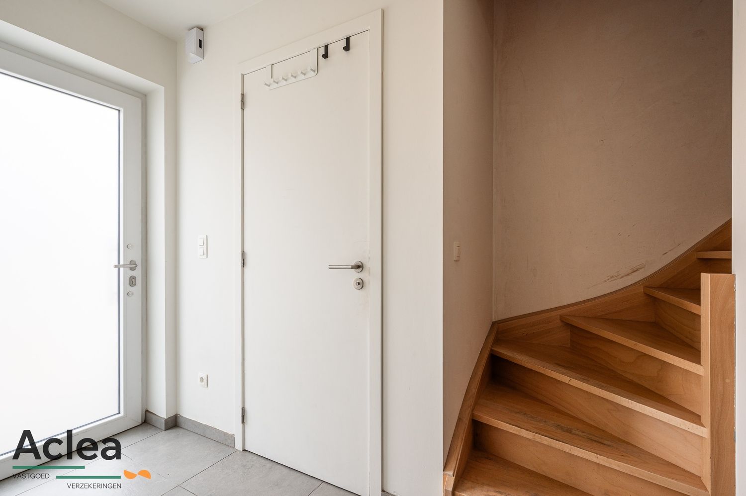 Recente energiezuinige woning met 3 tot 4 slpks foto 2