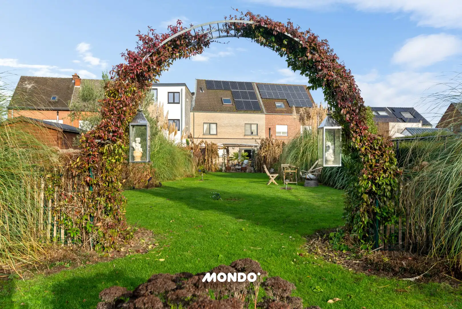 Ruime gezinswoning 4 slaapkamers met tuin, vijver en garage foto 22