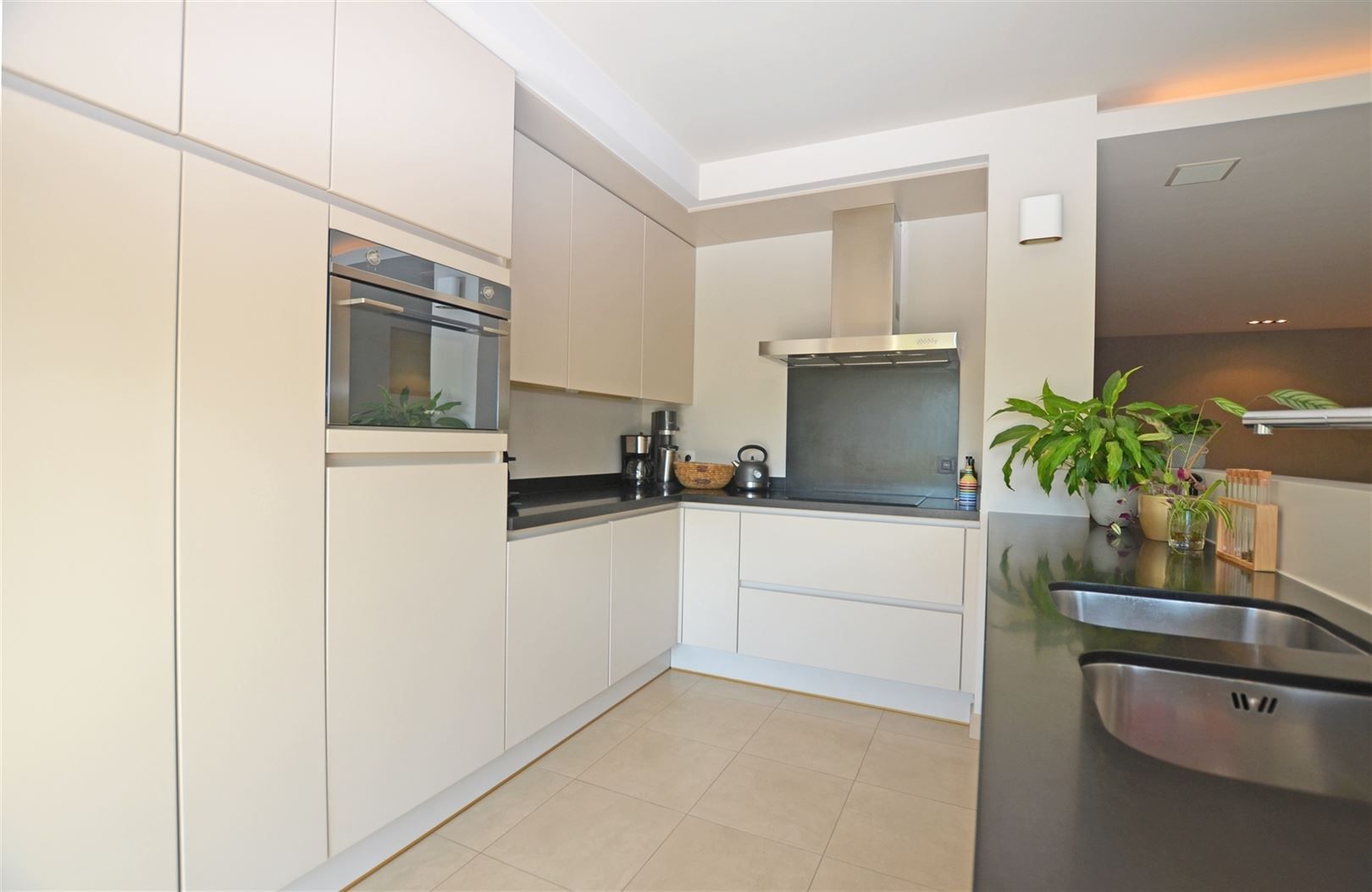 Instapklaar gelijkvloers appartement nabij het centrum foto 8