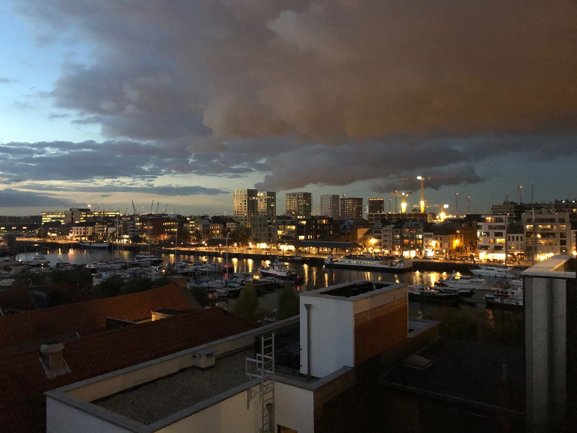 TE HUUR Kantoor foto {{pictureIndex}}