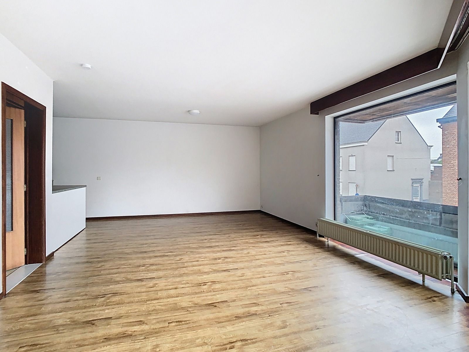Centraal gelegen appartement met 3 SLPK! foto 3