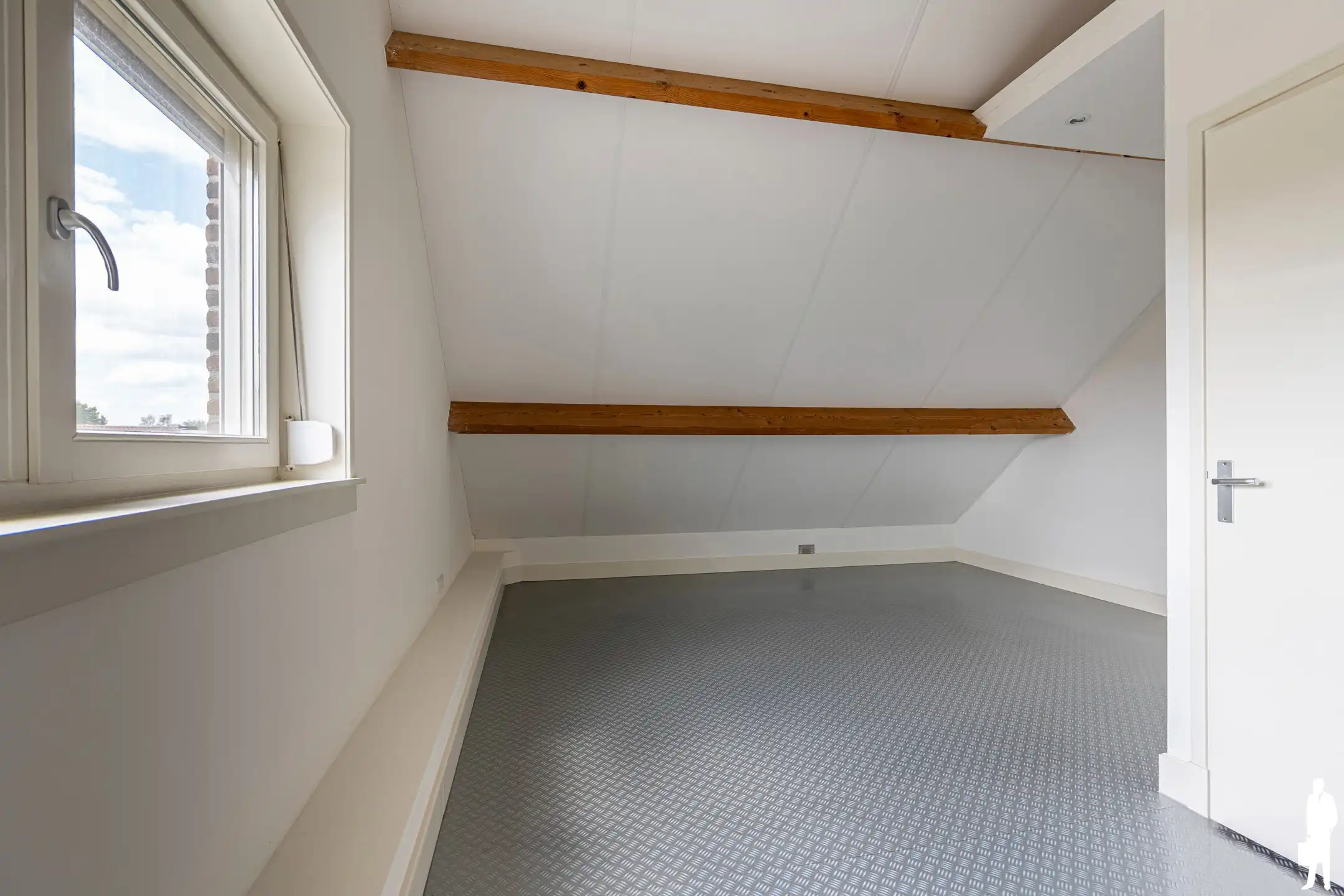 Villa met 6 slpk. 2 badk. en garage op 900m² nabij NL grens. foto 22