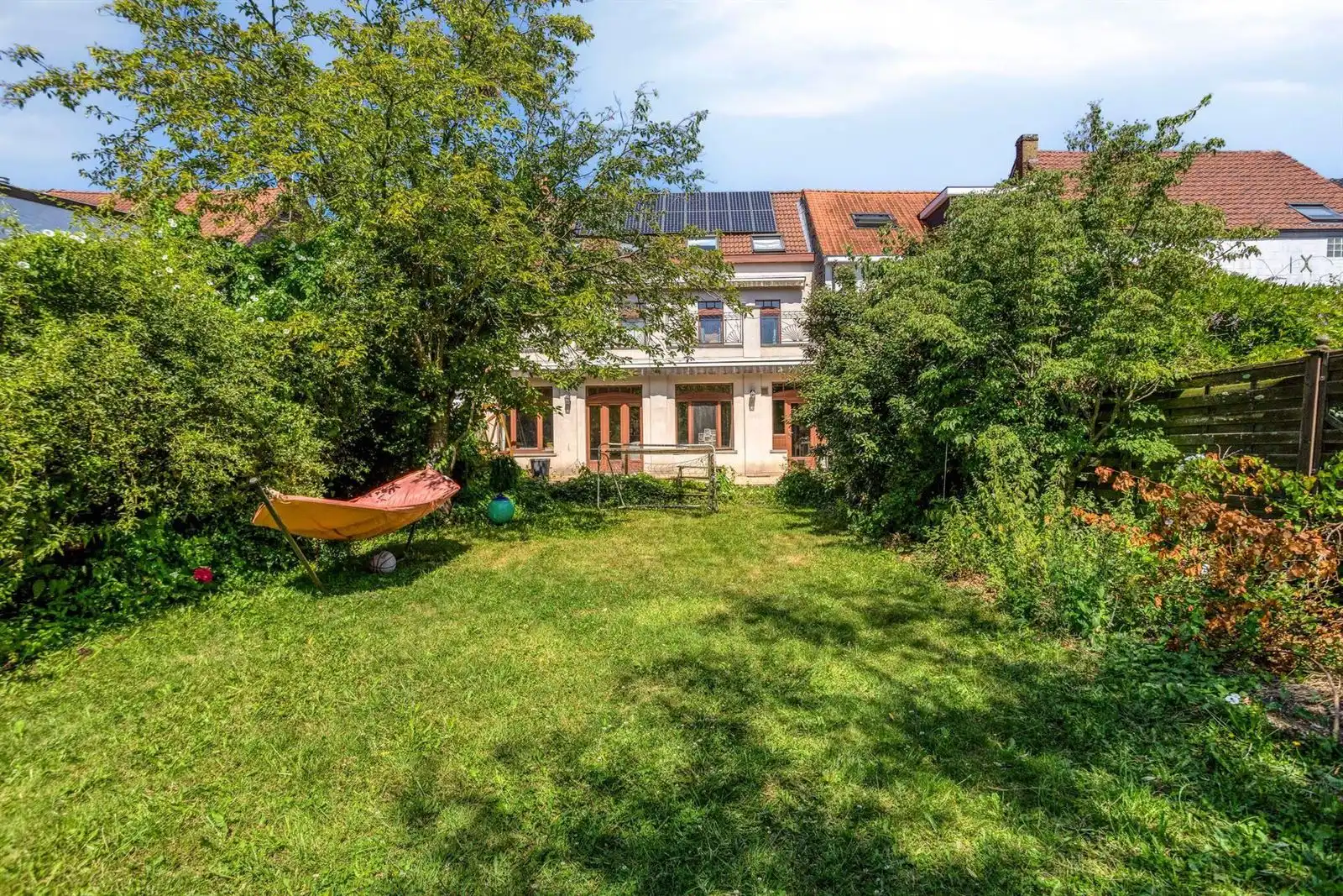 Ruime woning met 5 slaapkamers,tuin en garage foto 10