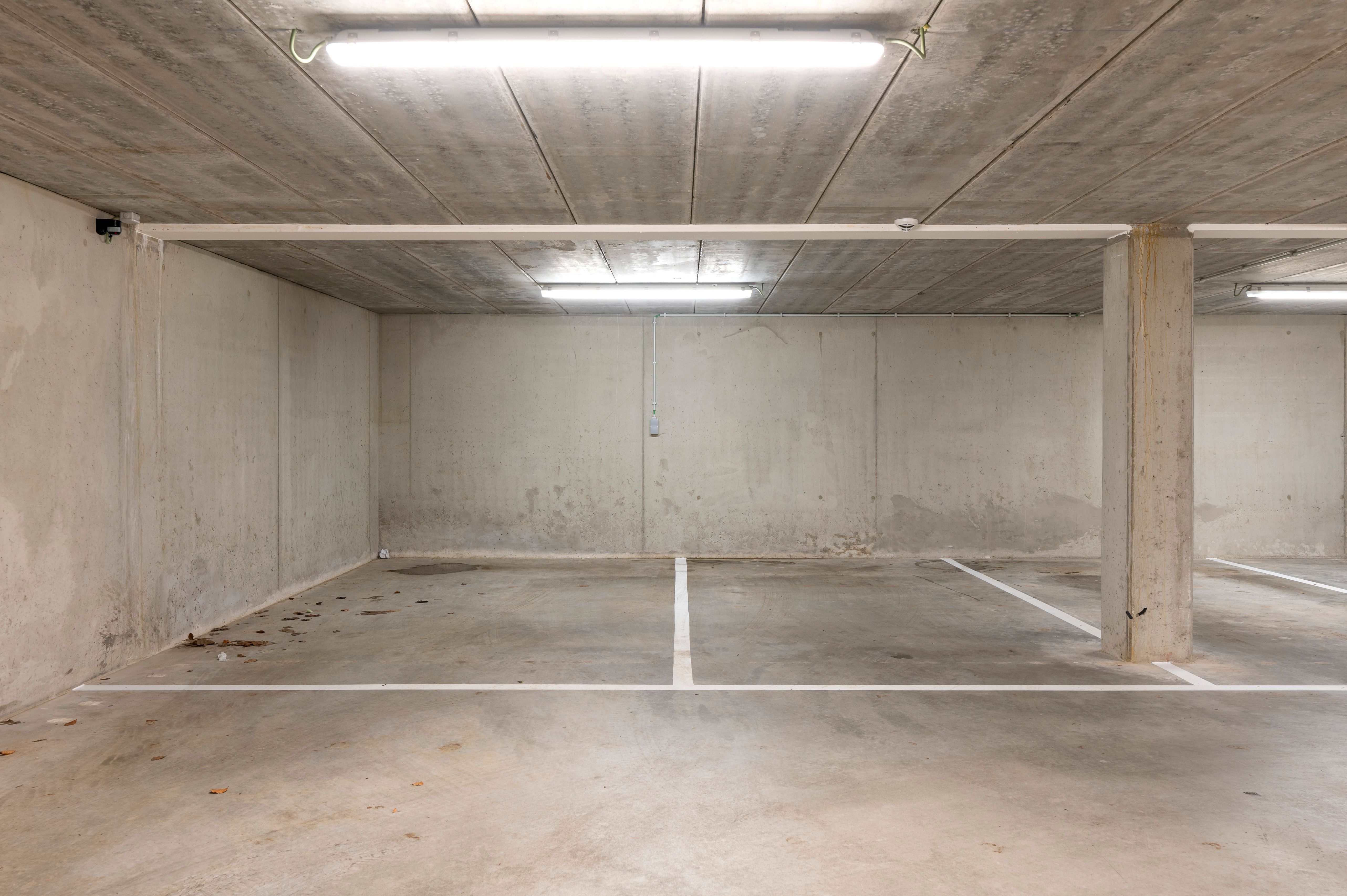 Instapklaar nieuwbouwappartement met 2 staanplaatsen en kelderberging in Brecht! foto 20