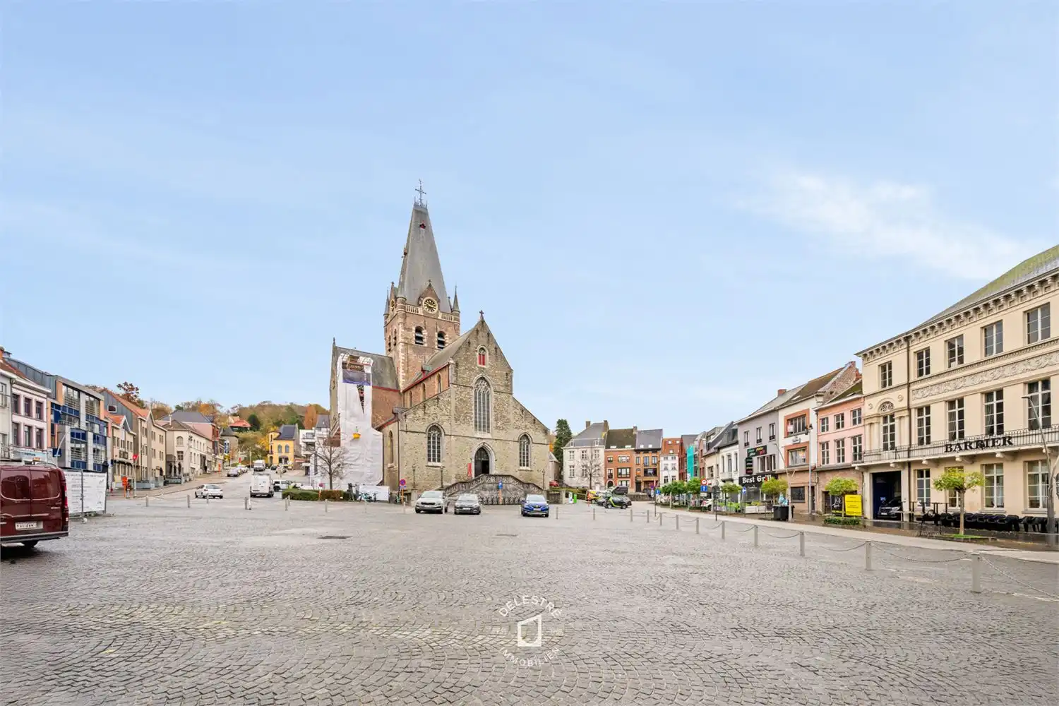 ERG RUIME MULTIFUNCTIONELE EIGENDOM MET 3 GARAGES foto 28