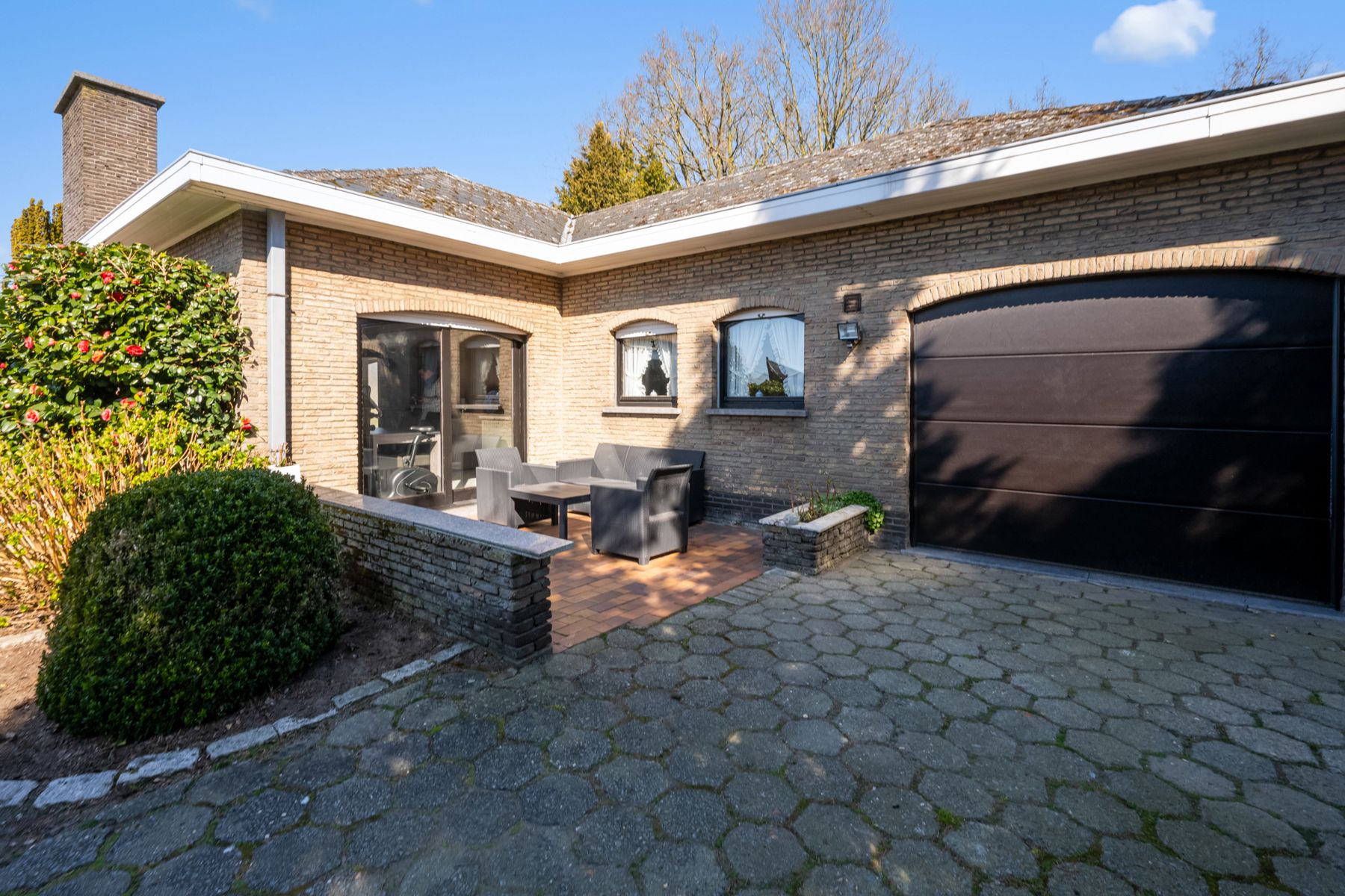 Ruime bungalow met veel potentieel en grote tuin! foto 14
