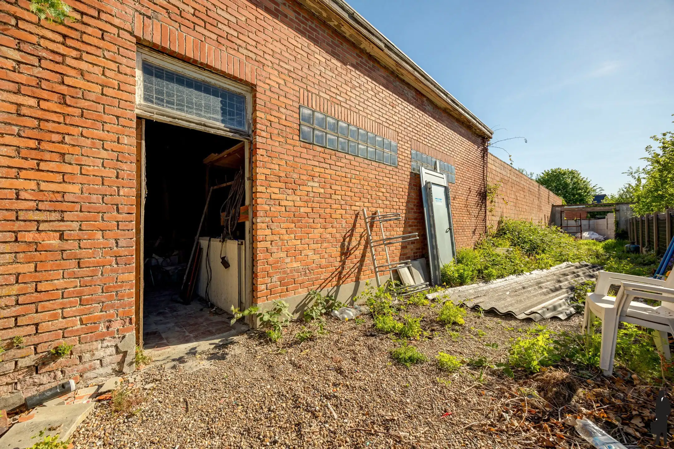 Te renoveren ruime woning met werkplaats foto 17