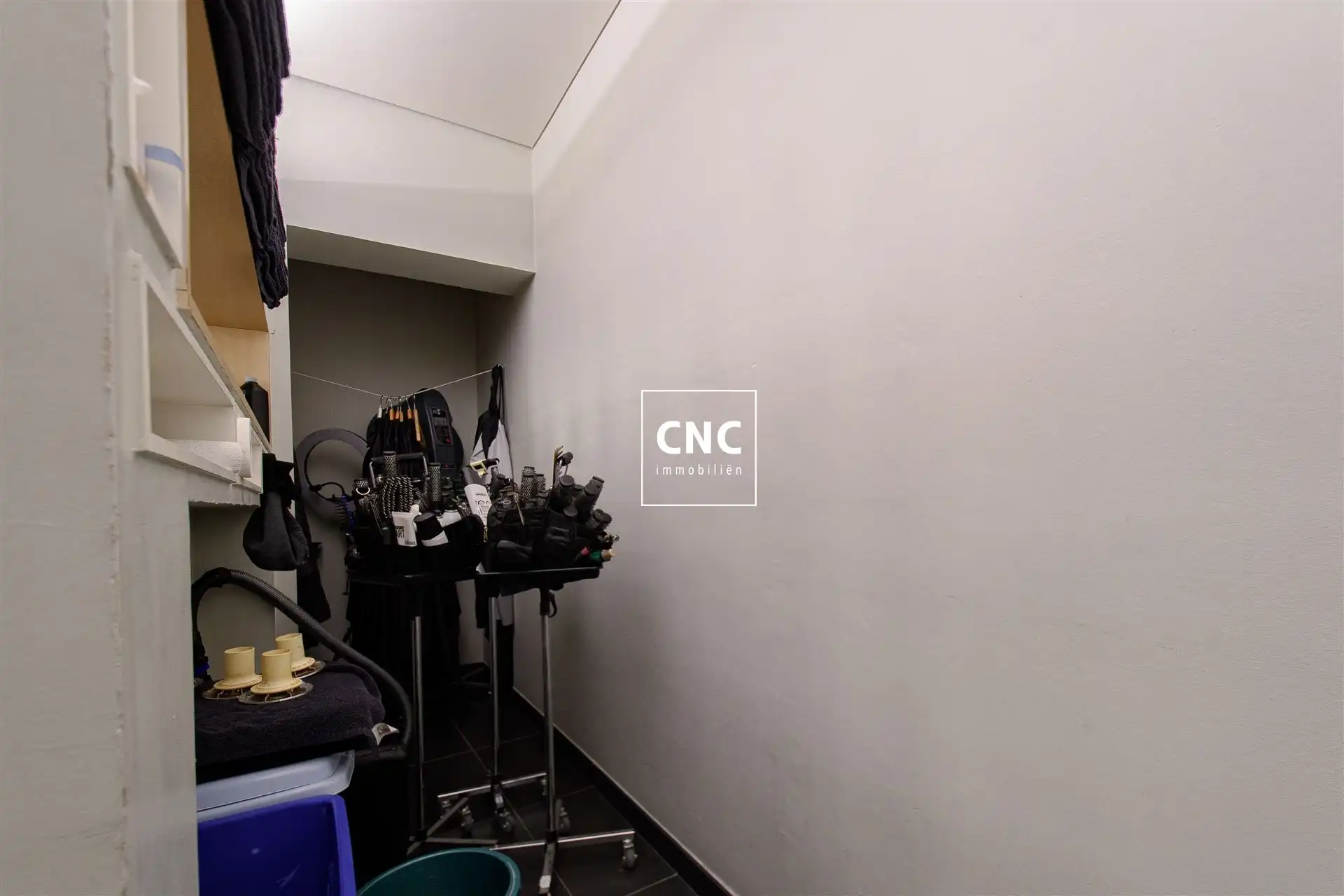 Exclusieve Commerciële Ruimte te Huur op Toplocatie in de Lippenslaan foto 14