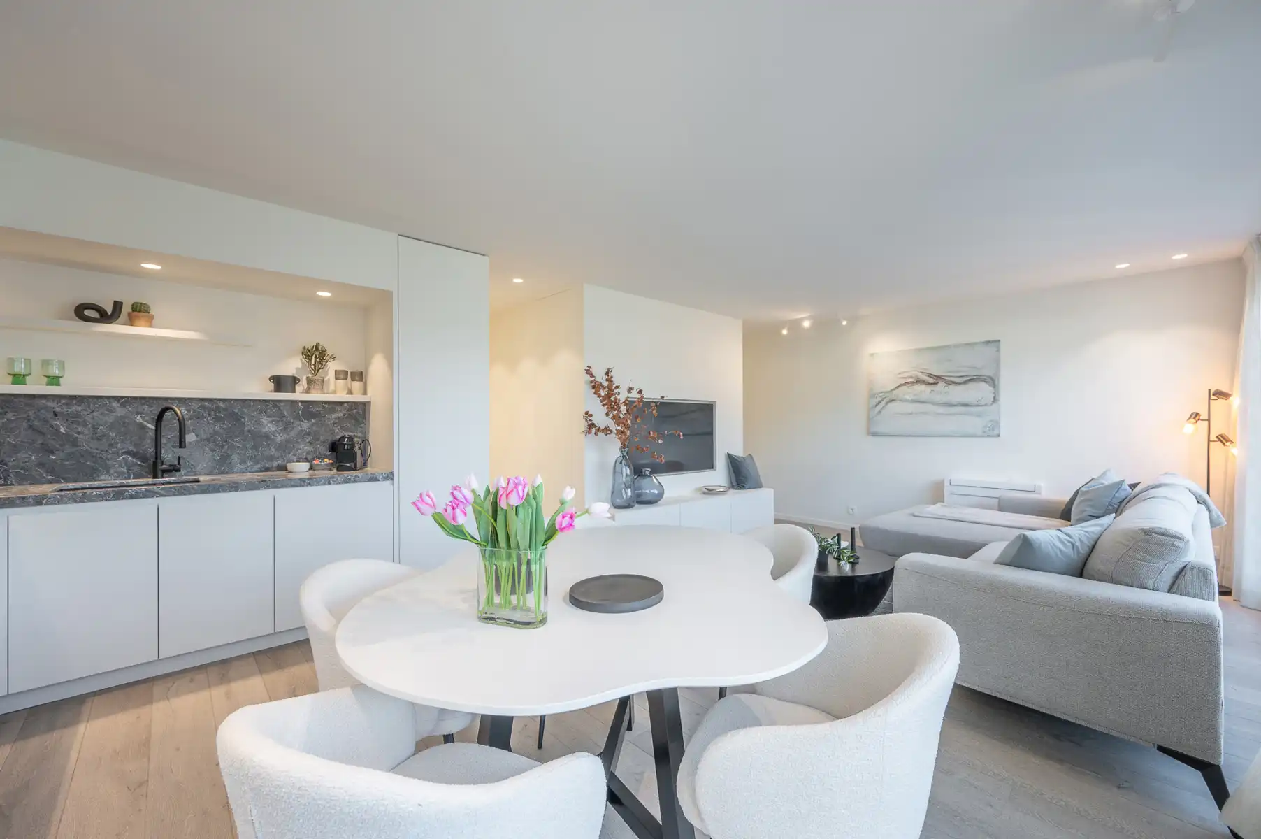 Gerenoveerde penthouse op enkele stappen van het strand foto 6