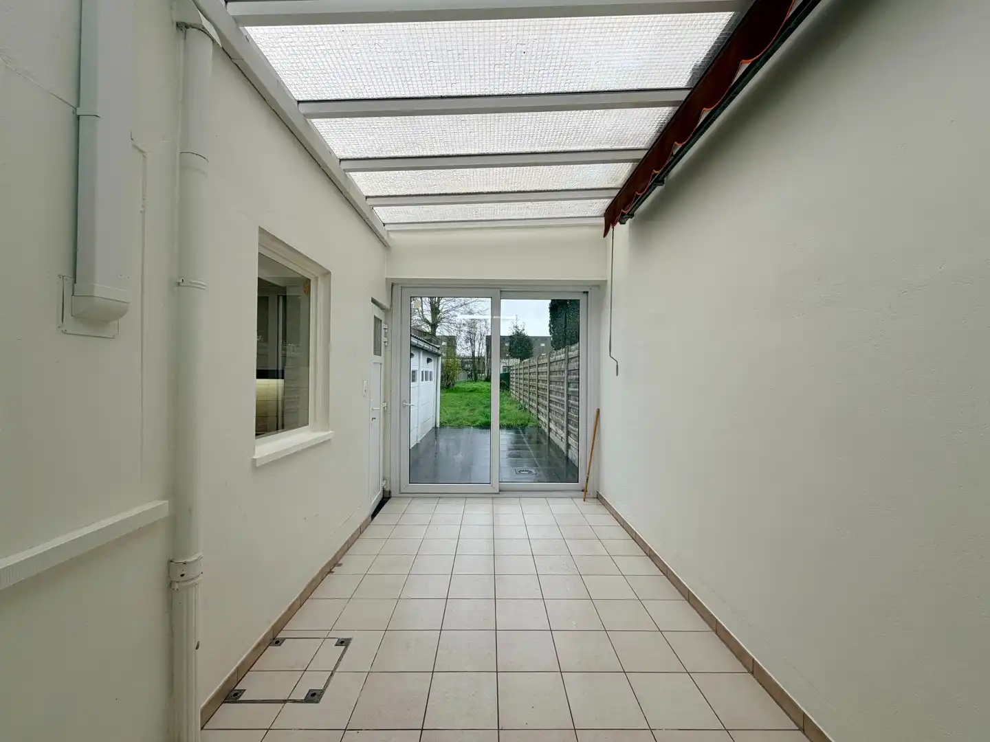 Instapklare woning met 2 slaapkamers en diepe tuin te Roeselare! foto 6