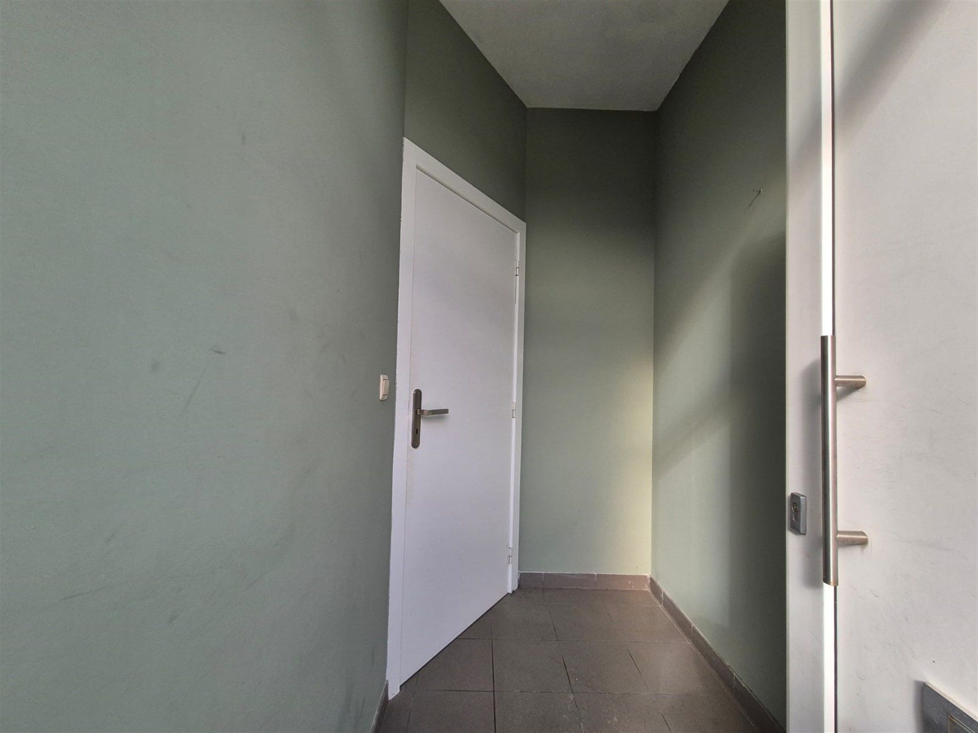 Zeer gunstig gelegen starterswoning met 2 slaapkamers en tuin. foto 3